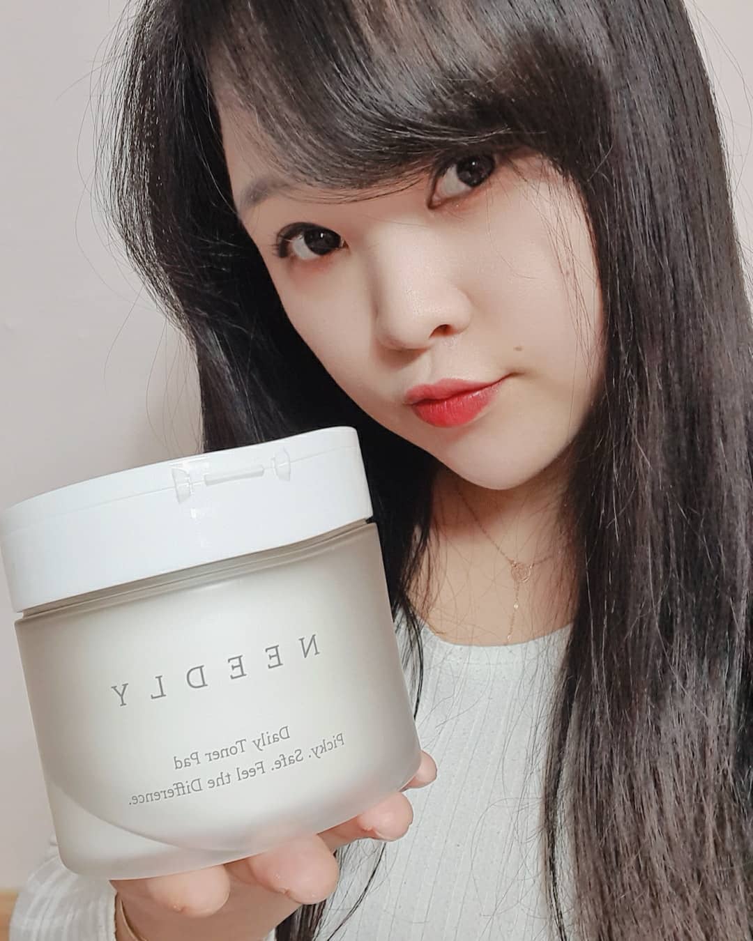 노재경 on Instagram: “#협찬후기💖 협찬으로 써보게 된 니들리데일리토너패드~🤩 🌸좋았던점🌸 기본적으로 넉넉한 사이즈~!! 자극이 없는 저자극성 패드~!! 사용후 미끄덩 거리거나 끈적임