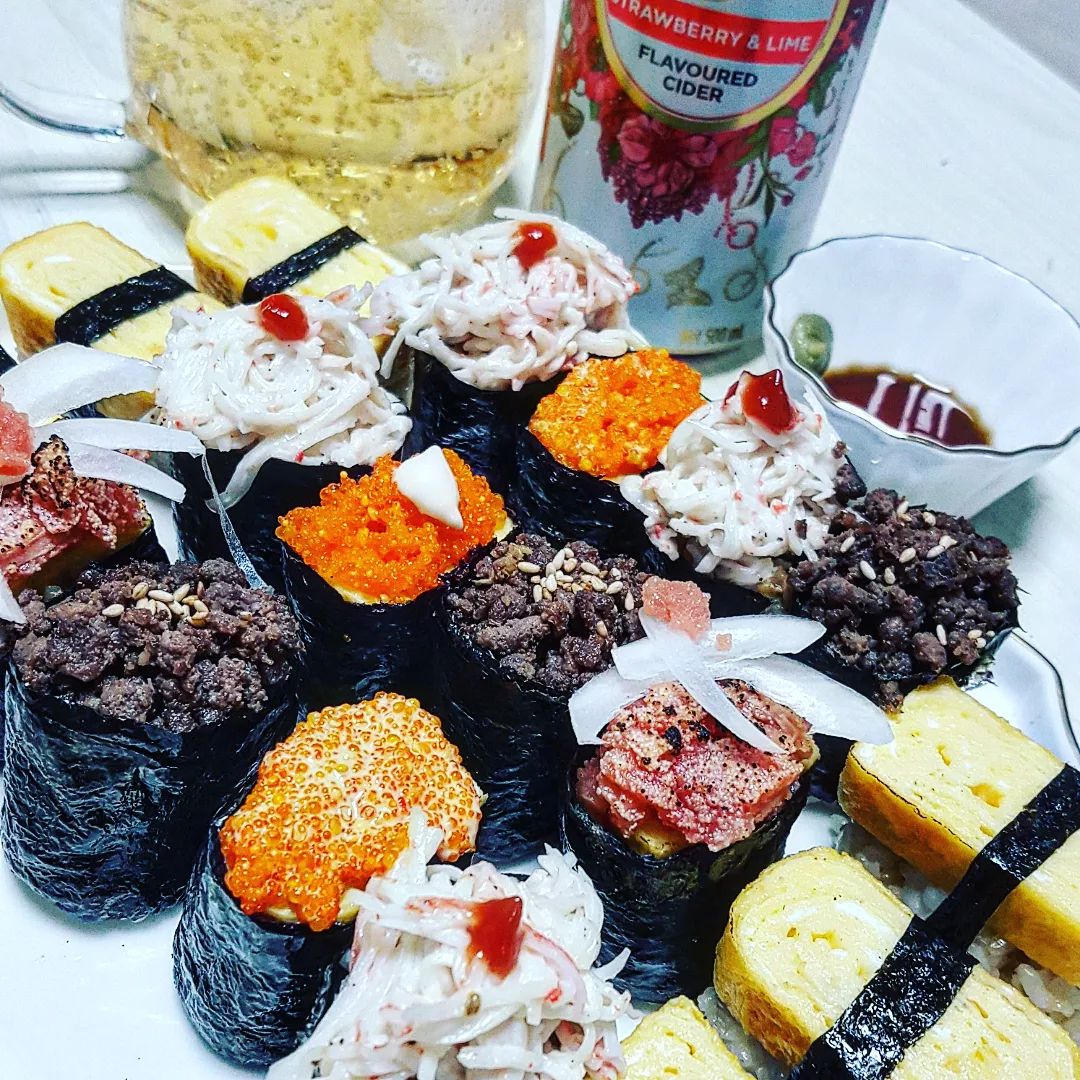 #
#군함말이
#날치알
#계란초밥#🍣
#템트9
#최애맥주#🍺
#👍👍👍👍
#일상
#먹스타그램🍴