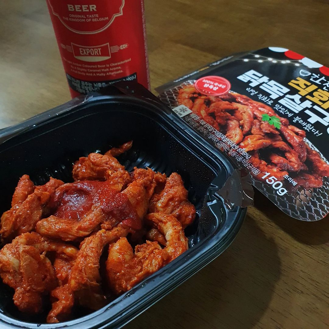 예빈 on Instagram: “#한잔애 여기 안주 불맛🔥 제대로야...넘 맛있짜나🥺 술안주로도 넘 잘어울리고 간식으로도 딱이자나❓⁉️”