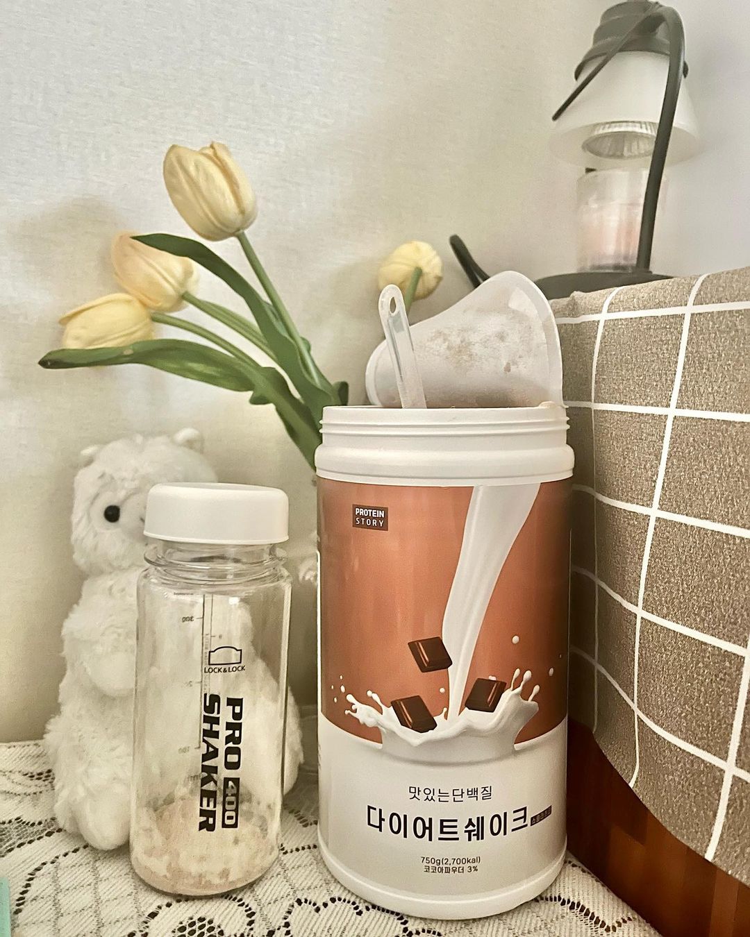 나 시은이야 on Instagram: “#협찬 2년 전부터 정말 셀 수도 없이 많은 종류의 쉐이크를 접했지만 그 중에 개인적으로 세 손가락안에 드는 🥤프로틴스토리 단백질 다이어트 쉐이