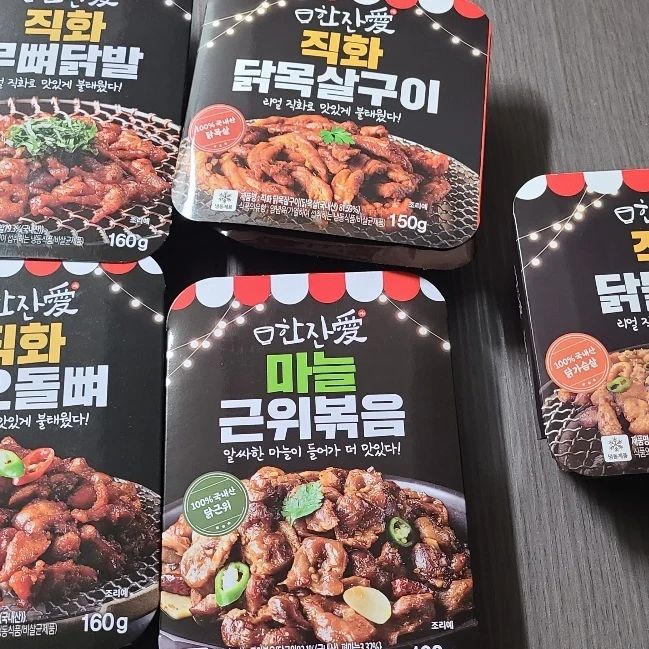 슈나 호동 on Instagram: “#협찬 #광고 잠시 본캐로 돌아왔어요~ 호동맘은 먹방에 진심인 사람이에요 호동이도 고대로 닮았다죠^^ 뜯고먹고마시는거 넘좋아라하는데 특히 저는 술을 흑흑ㅜ♡