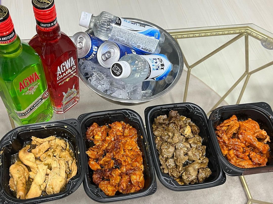 ｄｅｌｉｇｈｔ(ᴱˢᶠᴶ) on Instagram: “#협찬 #한잔애 #직화안주 ✔️직화 무뼈 닭발: 불맛 가득 매콤한 소스의 직화 무뼈닭발 ✔️마늘 근위볶음: 쫄깃한 닭근위와 풍미가득 마늘의 환상 콜
