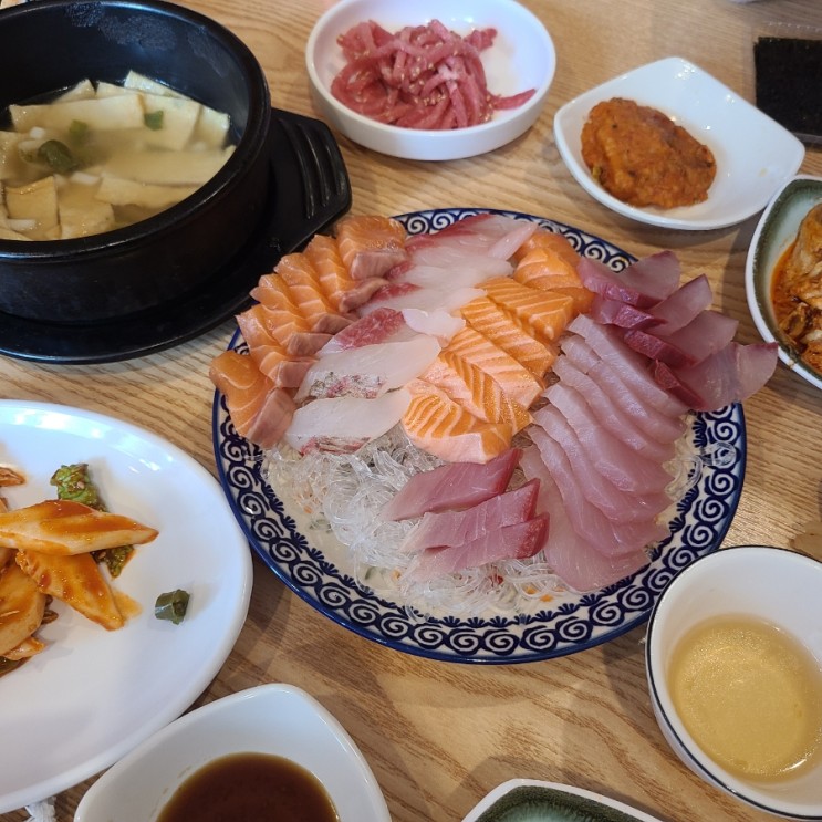합정 고퀄리티 무한리필 횟집 "연어촌"