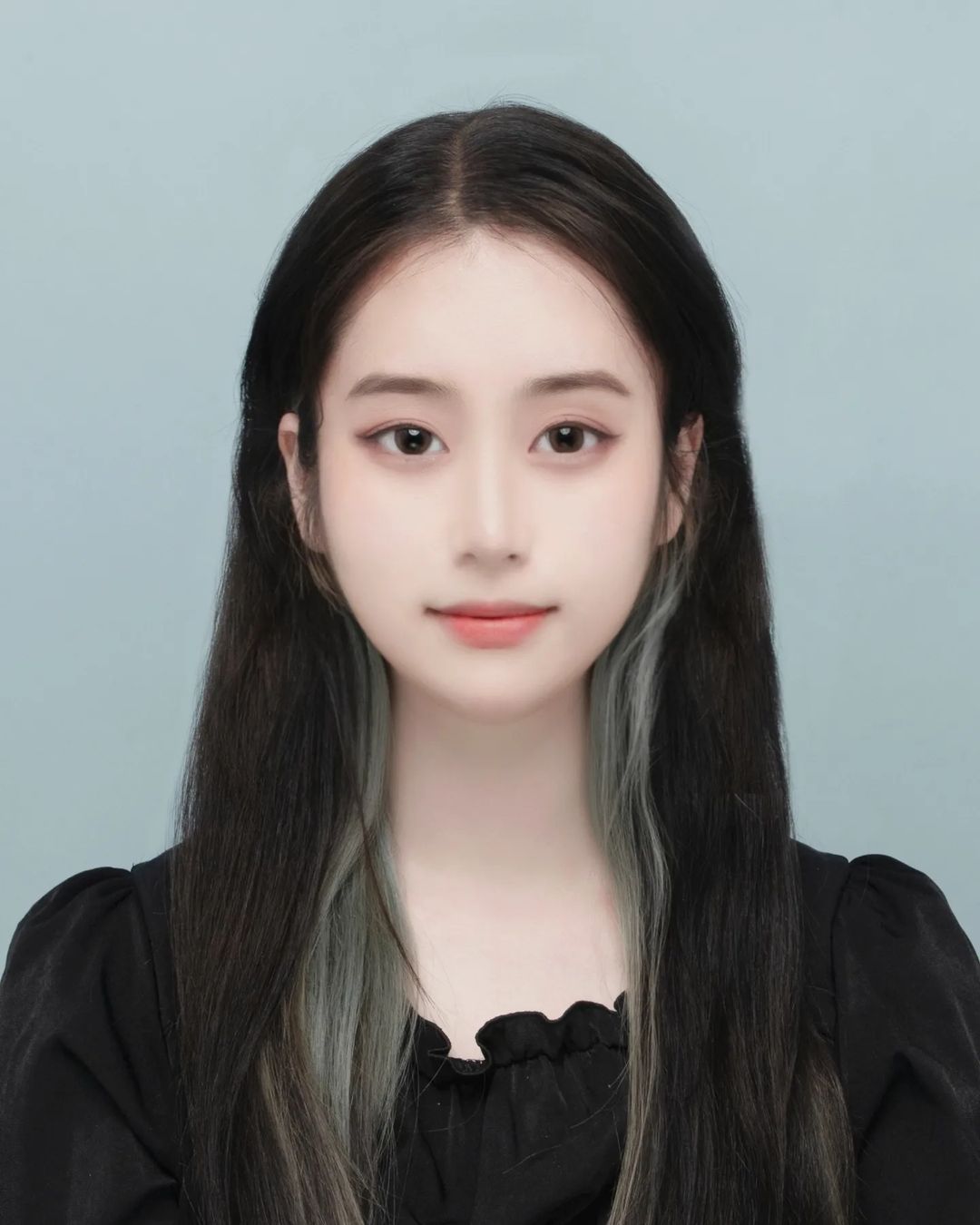 佳濫 on Instagram: “#포멀스튜디오 사진관에서 증명사진 #협찬 받았습니다🙈 ⠀ ⠀ 🖤 사장님 친절하시고 1:1 보정 정성스럽게 해주셔서 너무 만족스러웠습니다. ⠀ 🖤 처음 사진 찍을 때 컬