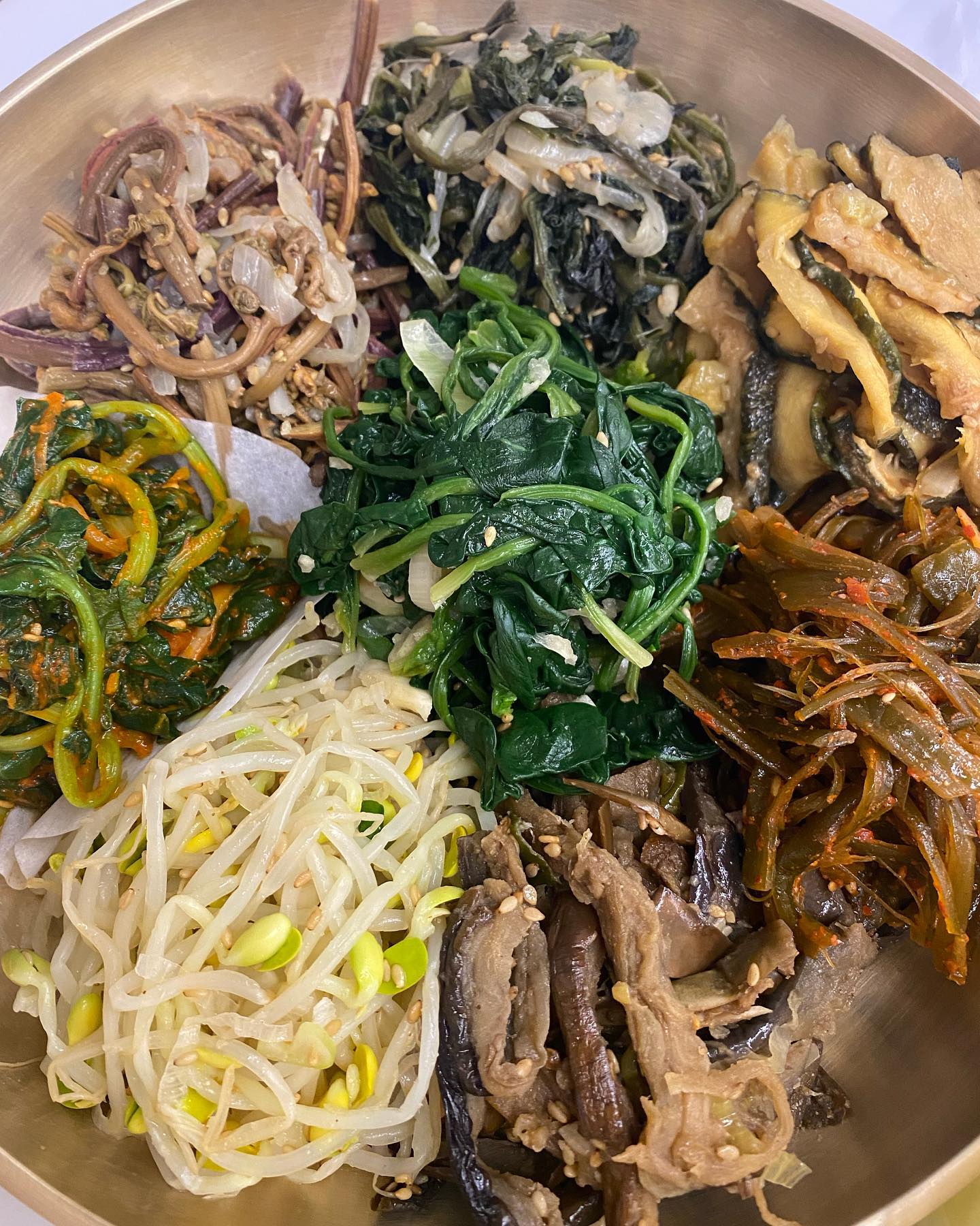#정월대보름 #잡곡밥 #나물 #친정엄마는사랑입니다❤️ 
.
옴마가 오늘 정월대보름이라고
바리바리 싸다줌🥰
.
나는 사랑받는 딸ㅇㅣ쥬
알럽 옴마
.
오늘 저녁은 비빔밥😋