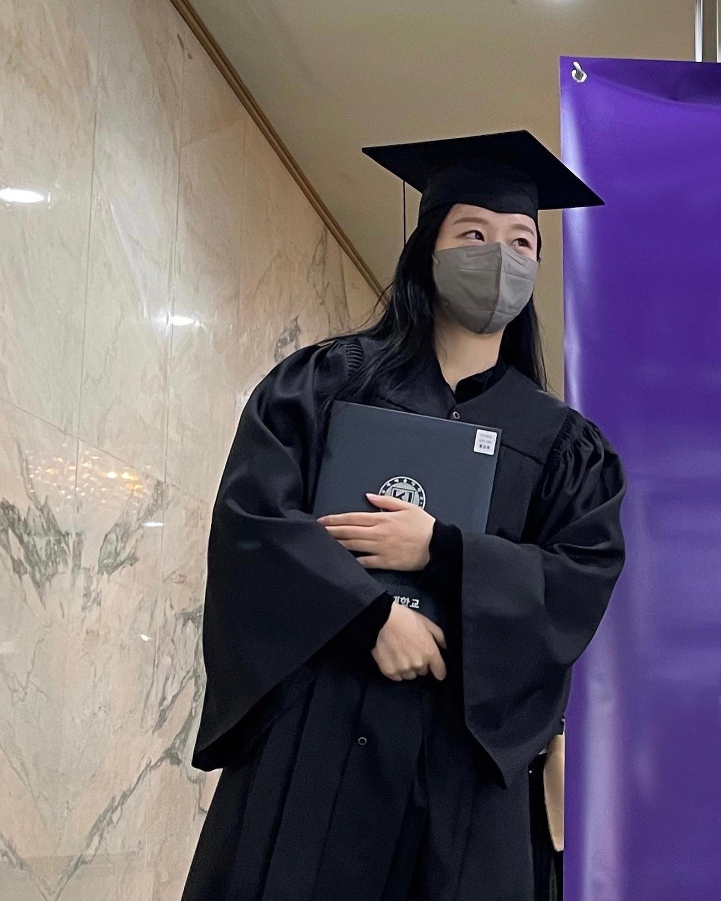 졸업했으요 🎓 학교생활 열씨미 했다고 이쁜가방도 주셨어용 감사합니당 ❤️‍🔥 졸업선물 따로 챙겨준 칭구들, 축하해준 칭구들도 넘넘 고마워융 ❣️✨ 암쏘해피
-
#졸업 #수석