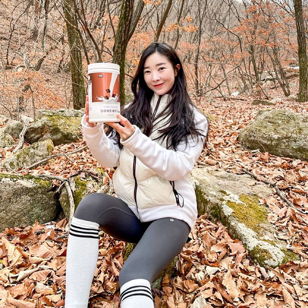 슈갱😋 on Instagram: “#협찬 x @proteinstory ⠀ 저는 등산할때마다 매일 공복산행을 합니다! 사실 조금이라도 먹으면 더부룩해서 등산하기 힘들고 정상에서도 그 흔한 산스토랑도 안해여😭 간