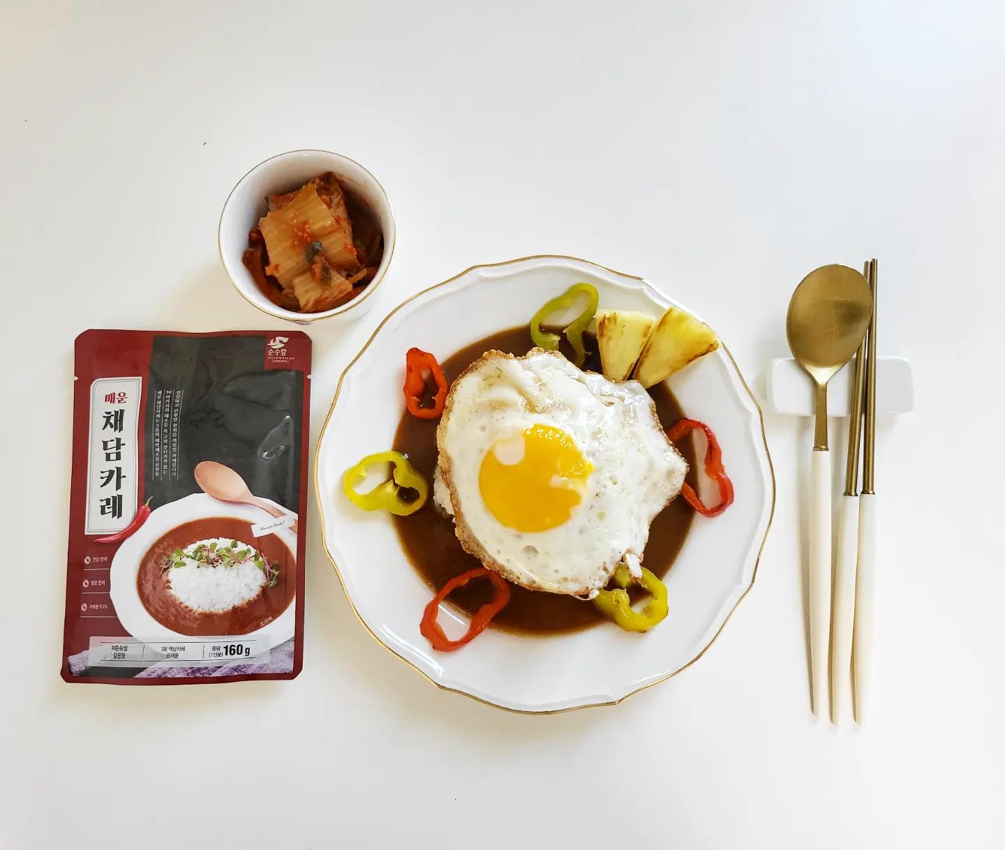 #협찬 요즘 매운게 너무 땡겼는데 좋은 기회로 #매운채담카레 를 먹었어요 🍛

저녁 맛있게 드시고 피겨 보시나요? 🙂

저는 아무것도 안 먹다가 2시쯤 늦은 점심으로 먹었는데 아직도 배불러요😉
남편없이 혼자 오랜만에 차려먹는 것 같아요 :-)

🥦건강한 카레 채담카레 는요.

🍅채담카레는 낮은 온도에서 저온 숙성하여 더욱 깊은 맛이 나요.

🫑직접 재배한 건강한 새싹 7종 & 30가지 채소와 함께 국내산 청양고추를 아낌없이 넣어 개운한 매운 맛이 입안을 사로잡는 매운 채담카레 에요.

🌶 카레 매운맛처럼 크레이지한 세일🌶
📌 매월 넷째 주 수요일
📌 매운채담카레 10봉 정상가 32,000 -> 13,760원(57%할인)

🏷요기 아래 사이트에서 구매할 수 있어요
https://sunsuram.com/

sunsuram
#순수람 #채담카레 #3분카레 #간편요리 #진짜매운 #프리미엄카레 #매운음식 #매운카레 #홈스토랑 #혠이네집밥 #카레 #카레추천 #집밥 #저녁메뉴 #저녀식사 #직장인점심 #혼밥 #🍛
