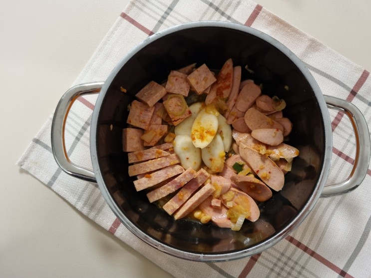굿즈마켓 통큰 부대찌개 밀키트 푸짐한 햄과 소세지!