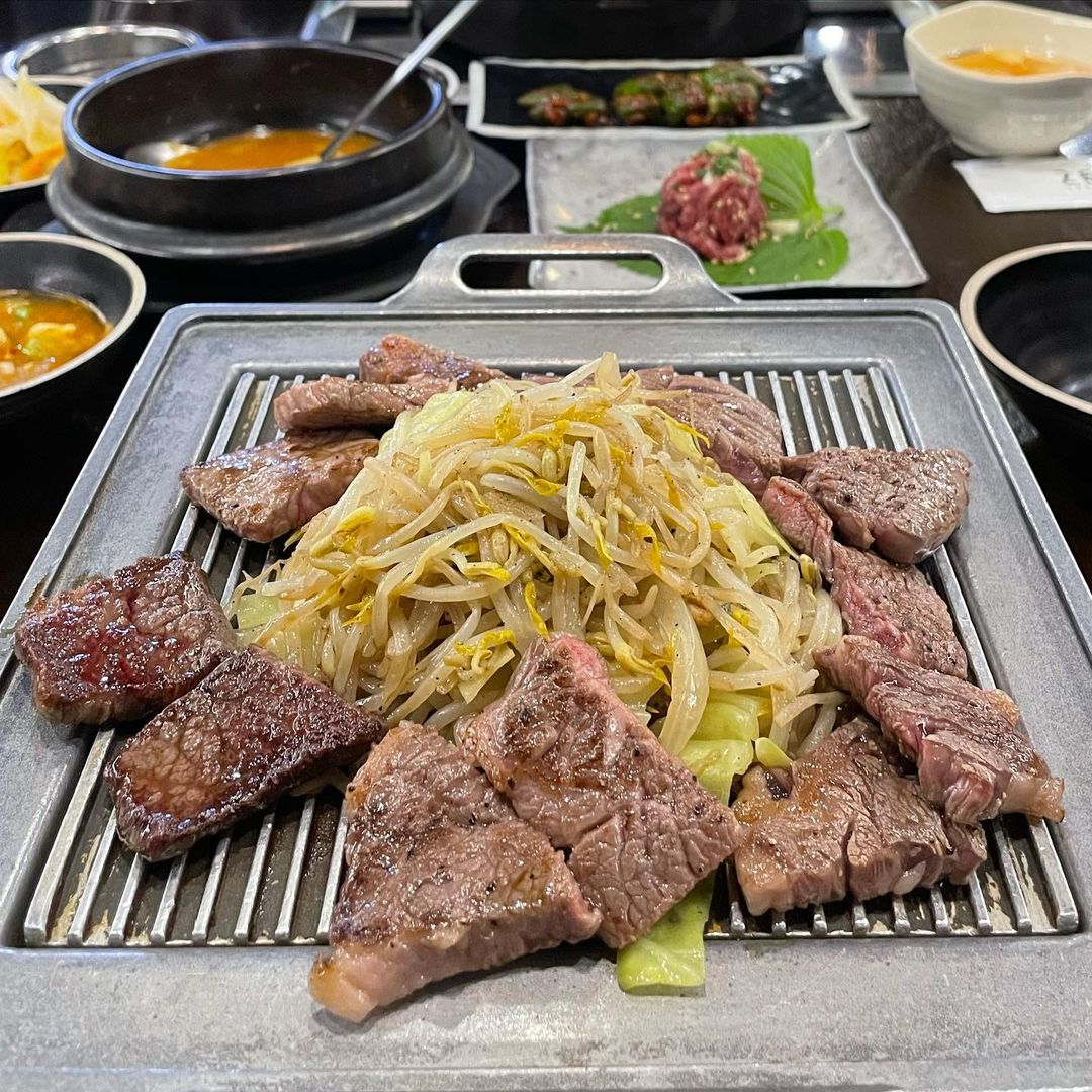 혜니 on Instagram: “#협찬 @260do 최고급 미국산, 호주산 와규만을 사용하는 부천 소고기맛집 260도. 와규라고 해서 일본산이 아니고 일본과 무관하다고 하니 이점 염려하시는 분들은 안심하셔