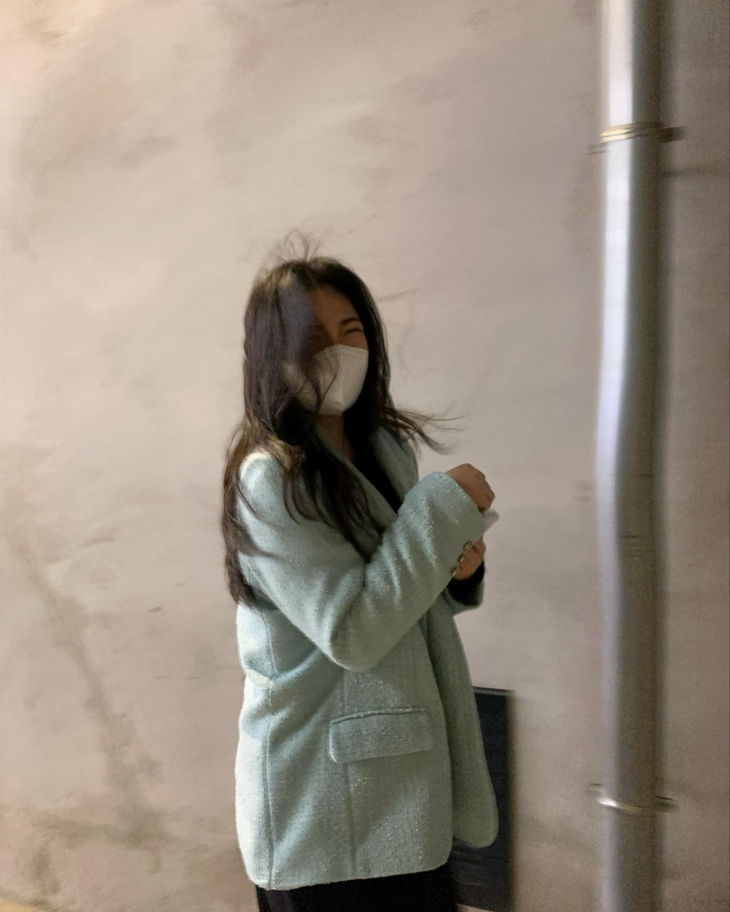 내 친구들은 이건 아니라구 했지만...
나만 이런사진이 좋나요....????😅

바람맞는 나.. 좋은데?