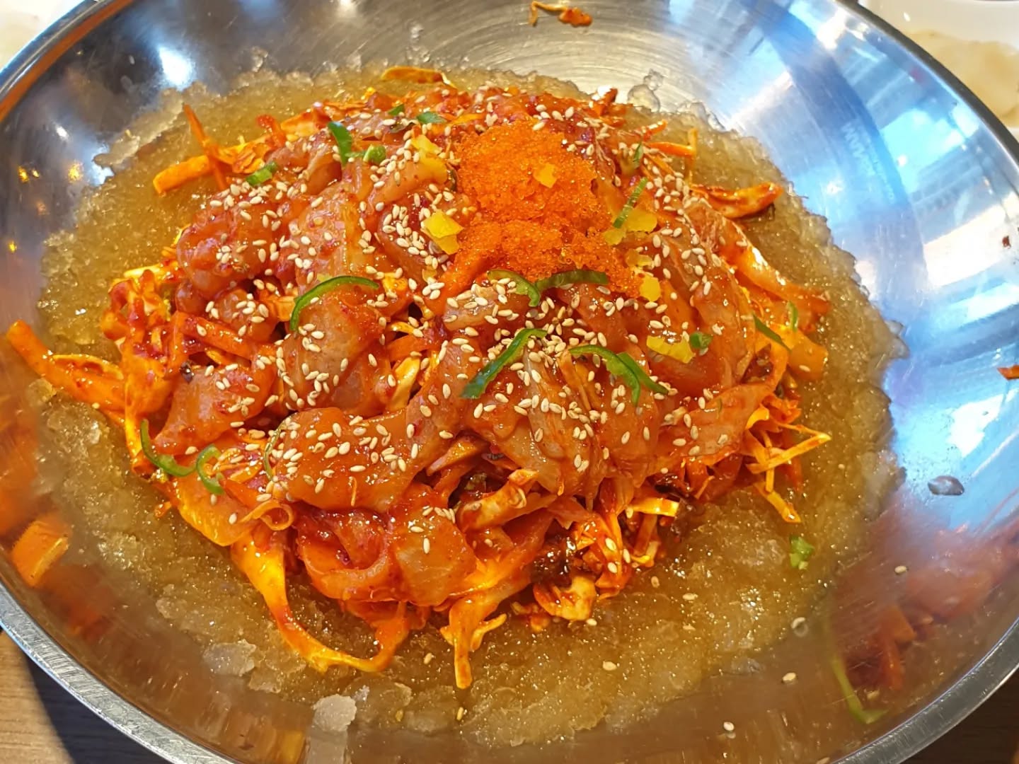 #배곧맛집 
#배곧만선회센타

여기 진짜 찐 물회맛집 
진짜 양많고 양념도 맛있다
활어물회는 15000원 인데 양 진짜 많음

거기다 코스요리 시켜서
초밥 회 매운탕 등 풀코스로 즐김
진짜 양많아서 배불렀다👍👍👍

#배곧물회  맛집이라고 추천받아서 갔는데
역시 너무 맛있음!
재방문의사 완전 있음 💕