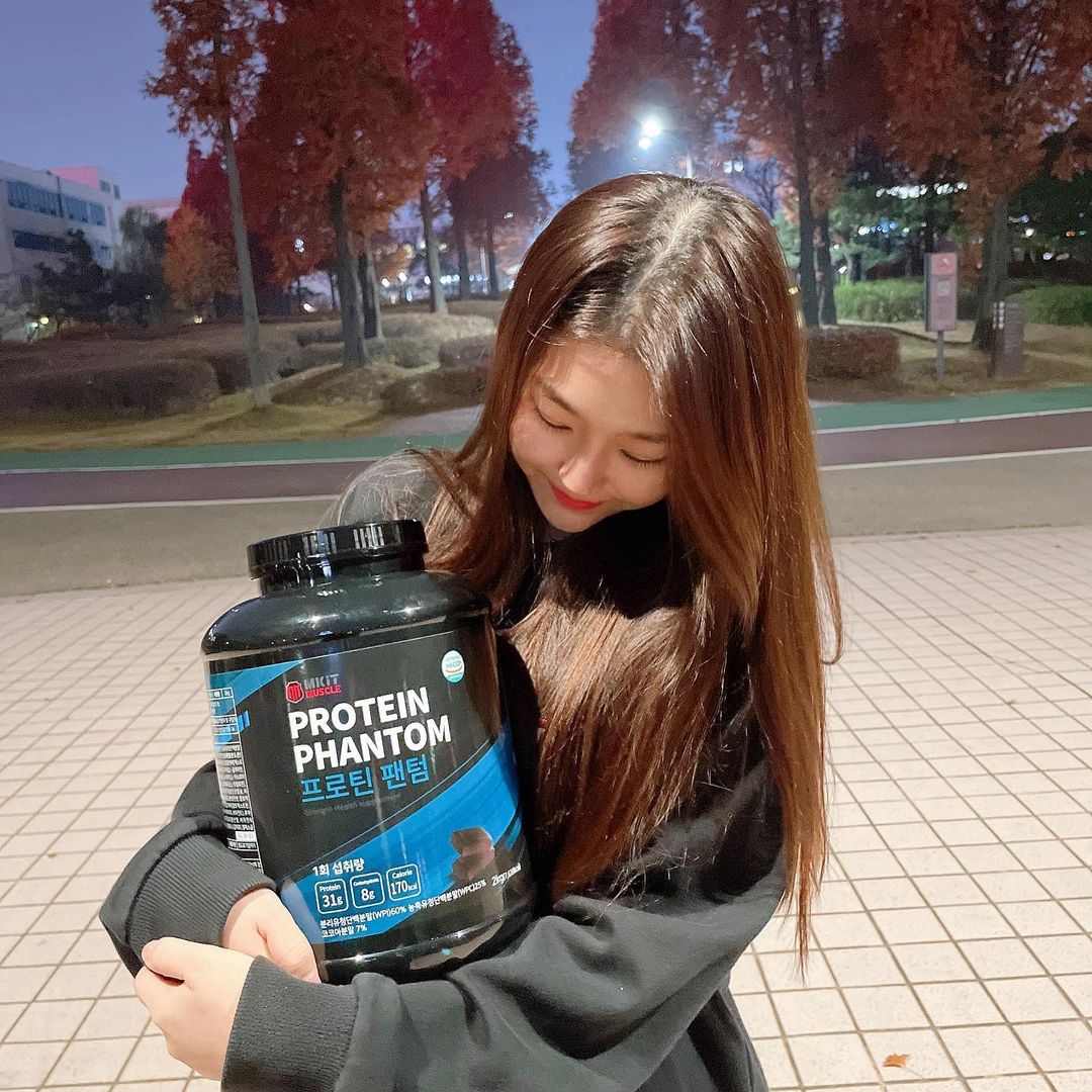 𝒽𝓊𝒾 𝓌𝑜𝓃 ღ on Instagram: “⠀ #협찬 ⠀ 메킷머슬 프로틴팬텀 ⠀ 대용량 단백질 쉐이크!!!! 받자마자 기분이 너무 좋았어요ㅠㅠㅠㅠㅠ 먹는건 대용량이 최고기 때문이고든요!!!🙆🏻