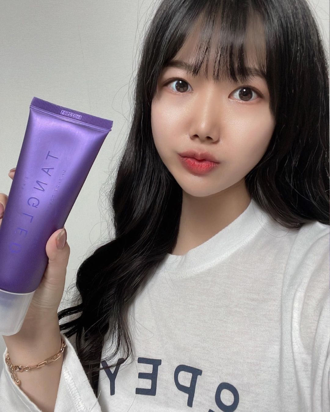 김지성 on Instagram: “#협찬 #광고 #제품제공 탱글드 데미지 컨트롤 헤어 에센스👩‍🦰 본 포스팅은 뷰티 레시피로부터 제품을 제공받아 작성되었습니다.🙏 요즘 머리를 기르고 싶어 져 열