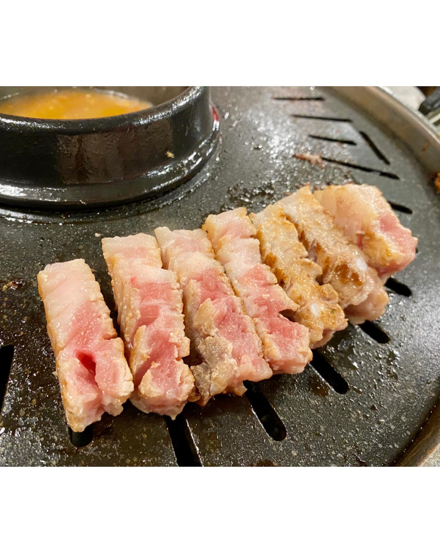 #협찬

홍대에서 가장 넓은 매장으로 타 무한리필 집에 비해 다양한 고기종류가 있는 강남돼지상회 홍대점 💗
가져다주는 리필 방식이 아닌 내가 먹고 싶은 대로 가져다먹는 방식이라 더 좋은 것 같아용 ㅎㅎ

고기대패류도 다양하고 기본 된장찌개도 나온다고 하니 홍대 맛집 찾고 있는 분들은 여기로 ❣️

#강남돼지상회무한리필홍대점#홍대고기맛집#홍대삼겹살#홍대무한리필#홍대맛집#홍대삼겹살맛집
#홍대무한리필맛집#홍대고기집#홍대데이트#홍대데이트맛집#홍대데이트코스#홍대입구고기맛집
#홍대입구삼겹살#홍대입구무한리필#홍대입구맛집#홍대입구삼겹살맛집#홍대입구무한리필맛집#홍대입구고기집
#홍대입구데이트#홍대입구데이트맛집#홍대입구데이트코스