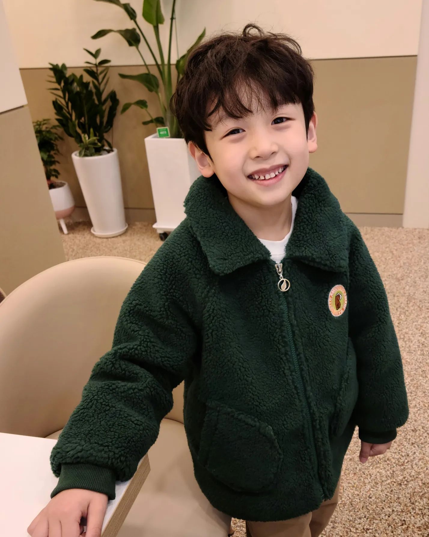 #협찬 

간절기엔 뽀글이가 최고쥬 👍 

학교가니 편한옷만 고집하는 애ㅠ

불편한 옷 싫어하는 
요즘의 워니에게
딱이다 딱😘

편한데 예쁘기까지한 
부들부들 플리스점퍼 💚

🏷 일라엘
illael_official_ 
illael_review

#일라엘 #illael #이탈리안감성브랜드 #제품명 #아동복