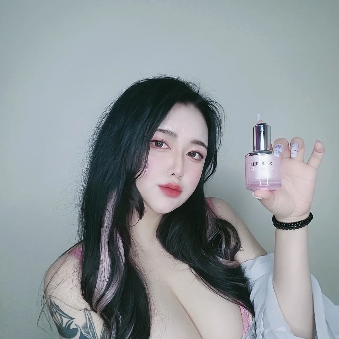 ♡ ＮＡＹＥＲＩ ♡ on Instagram: “#협찬 [로즈셀 멀티 파워 세럼] 기미,주름,복합 피부고민을 덜어줄 비건 인증을 받은 멀티 파워세럼이에요! 탄력+리프팅이 필요하신분들도 추천드려요! 피
