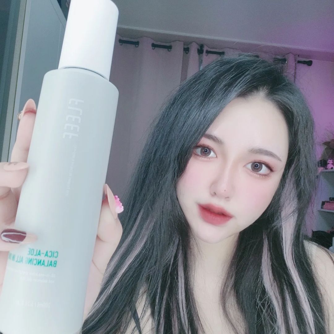 ♡ ＮＡＹＥＲＩ ♡ on Instagram: “#협찬 [플리프 시카-알로에 밸런싱 올인원] 이번에 올리브영 세일기간이여서 화장품을 많이 구매했는데 올리브영에서 쉽게 만나볼수 있고 성분도 좋은 남