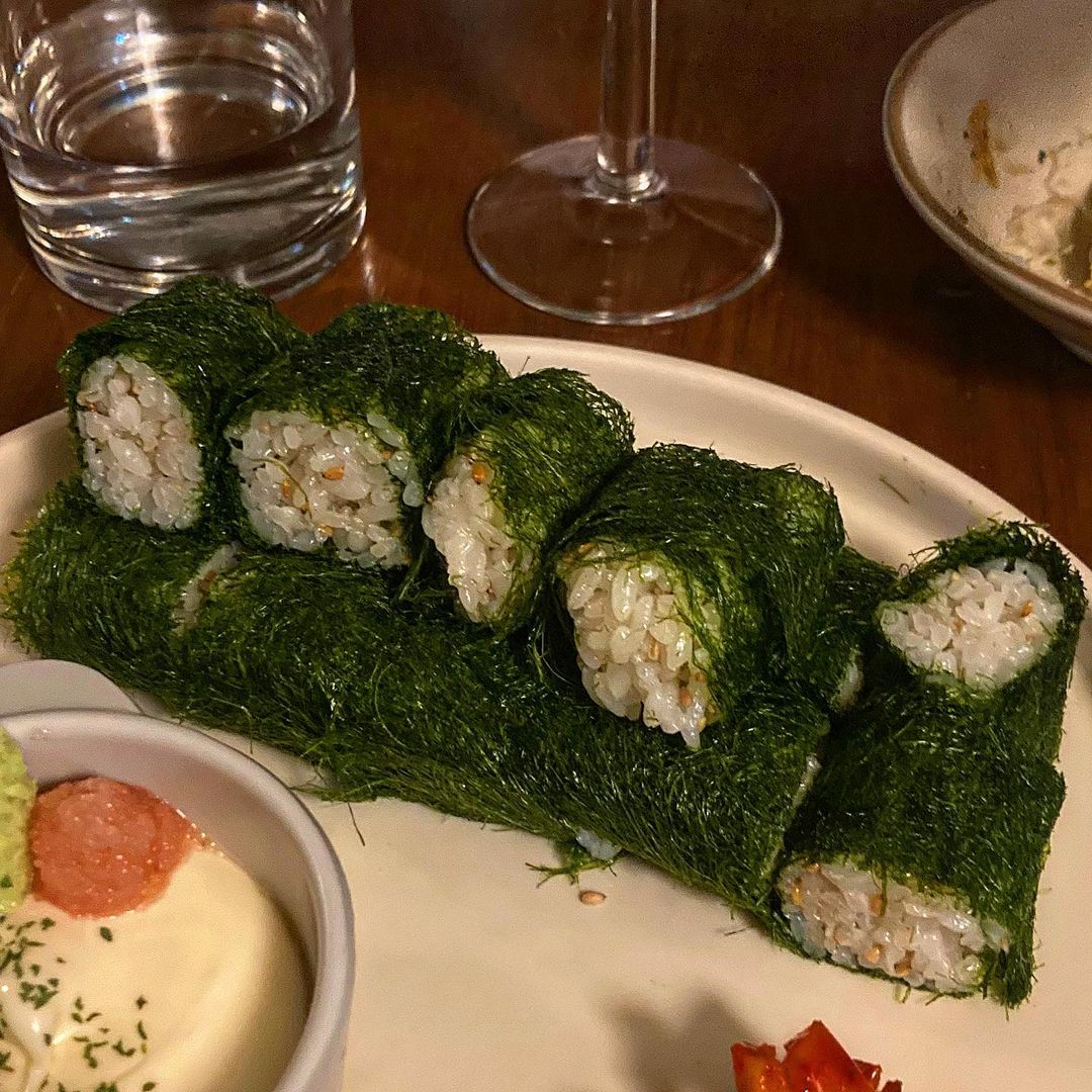 먹뜰이’s Instagram photo: “#협찬 #서교주담 🪧이날의 메뉴 - 감태한우육회 $25,000원 - 트러플 감자전 $15,000원 - 감태김밥 $8,000원 #연남동 #합정동 술집 매실주 맛있는 전통주점 “서교주담”
