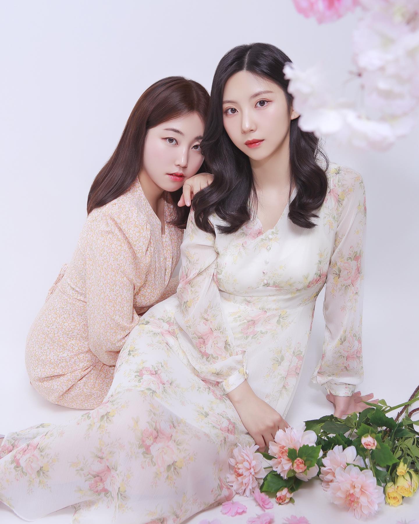스폿라이트에서 프로필사진에 이어서 이번에는 우정사진 찍고 왔어용ʕっ•ᴥ•ʔっ
이번에도 인생사진 엄청 나왔잖아유ㅠㅠ
원본도 넘모 이뿌지만 최종본은 요렇게,,💛
찍을때마다 항상 인생샷 나오는 스폿라이트💓

#부산사진관 #서면사진관 #부산우정사진 #서면우정사진 #부산이미지사진 #서면이미지사진 #부산우정화보 #서면우정화보 #스폿라이트서면점 #전포카페거리