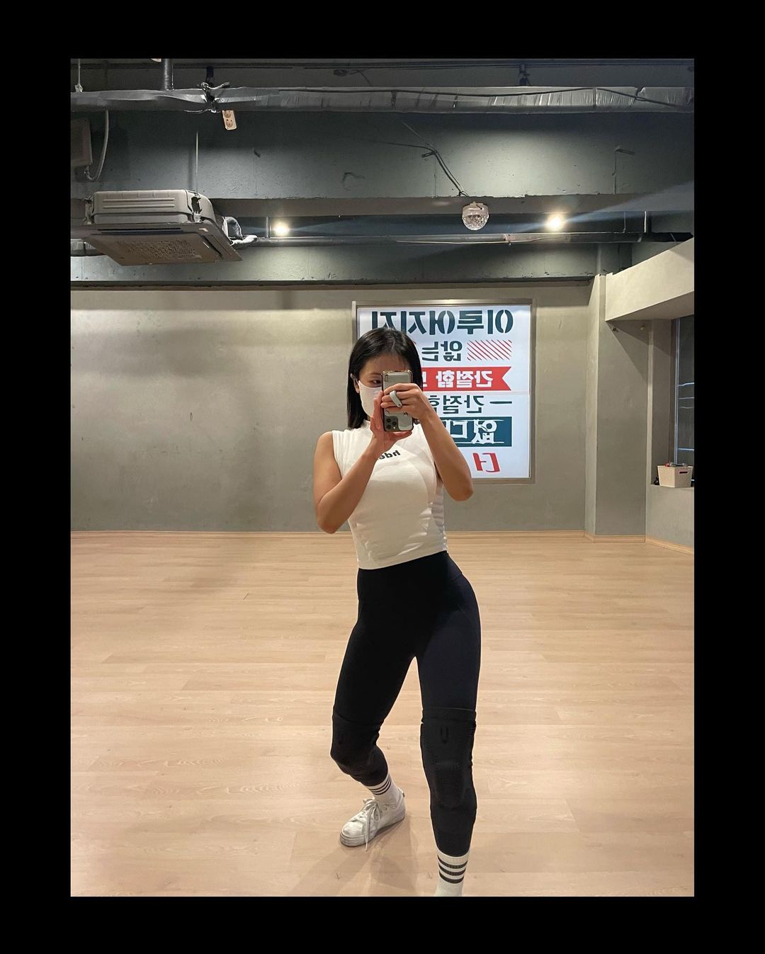 가영 Ga Young on Instagram: “#협찬 하체하는 날동안 #울티모무릎보호대 와 함께🙈🙈 우선 요약은 하체운동 이제는 자주 해도 될 듯👍👍 와 ㅋㅋㅋ 닐링스쿼트를 매번 하는데 무릎쪽
