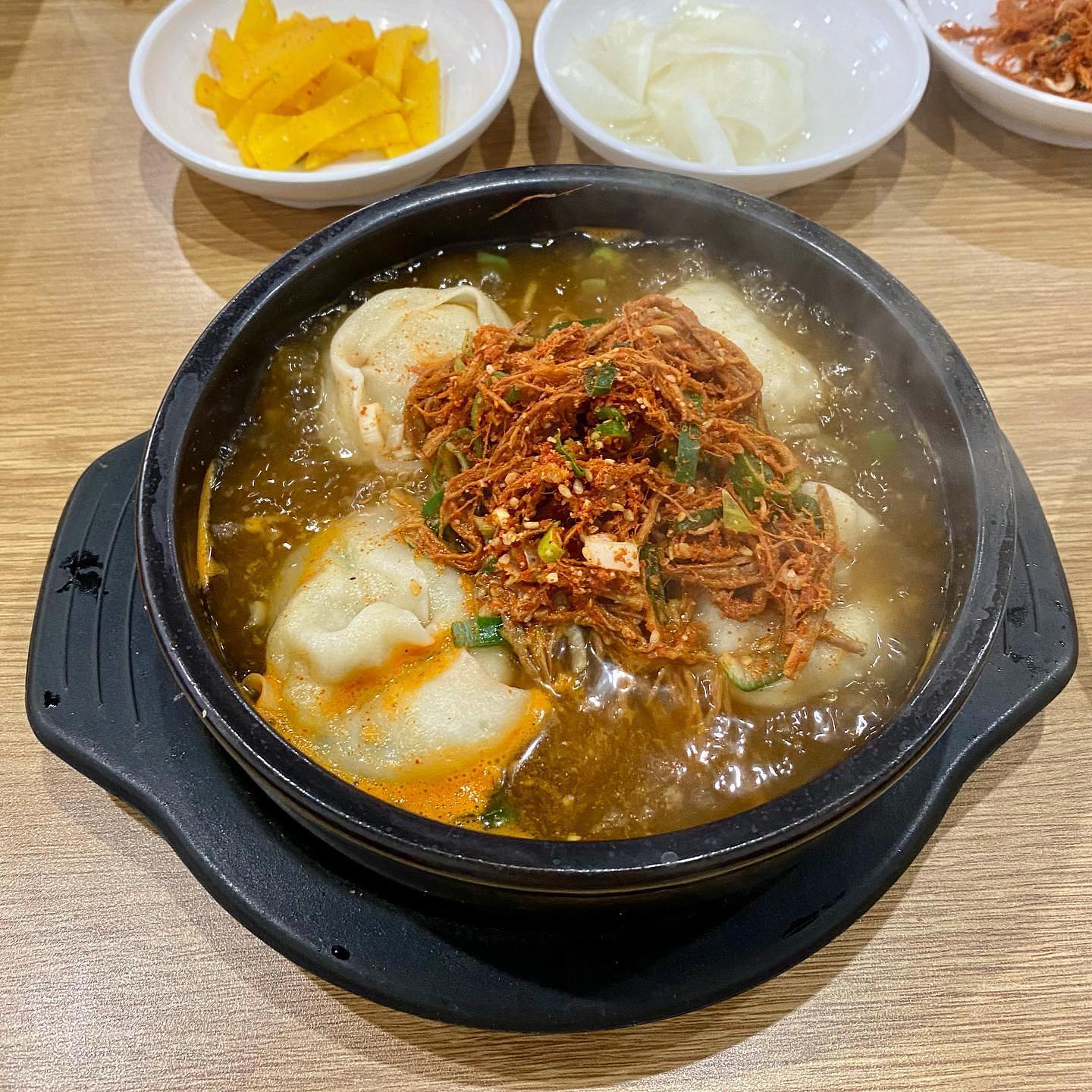 #평양손만두 #매운만둣국 ⠀
⠀
우연찮게 찾은 평양손만두🤗⠀
⠀
평양식 손만두라 맛도 아주 깔끔쓰⠀
⠀
고명이 올라간 매운만둣국은 역시 내서타일😎⠀
.⠀⠀
.⠀⠀
.⠀⠀
.⠀⠀
.⠀⠀
.⠀⠀
.⠀⠀
.⠀⠀
#맞팔환영 #맞팔해요 #선팔맞팔 #선팔하면맞팔 #좋아요반사 #먹팔환영 #인친대환영 #먹스타맞팔 #먹스타그램 #맛스타그램⠀