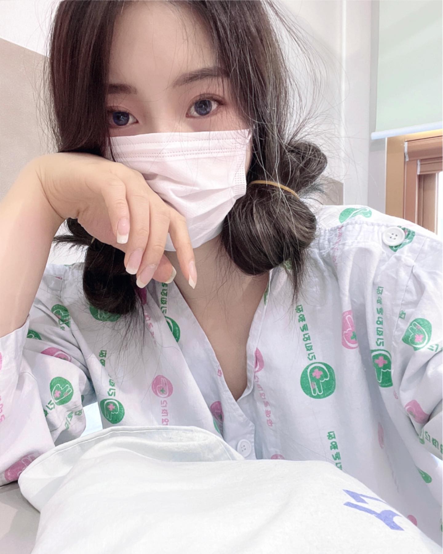 🥲🥲🥲...액땜은 어디까지 (3번째 영상 혐 주의)
골절 수술하고 지옥의 고통을 맛본 사람
흉터랑 재활걱정이 이만저만 아니고 벌써 근육이 많이 빠졌다 손가락도 꽤 굳어서 3-5번째 손가락은 주먹도 안쥐어진다
😢😢....하루아침 사이 무슨일일까