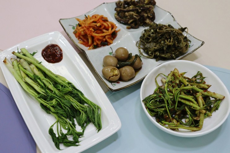 산지직송 눈개승마로 봄나물반찬 즐겨요 식탁에 봄이 왔네