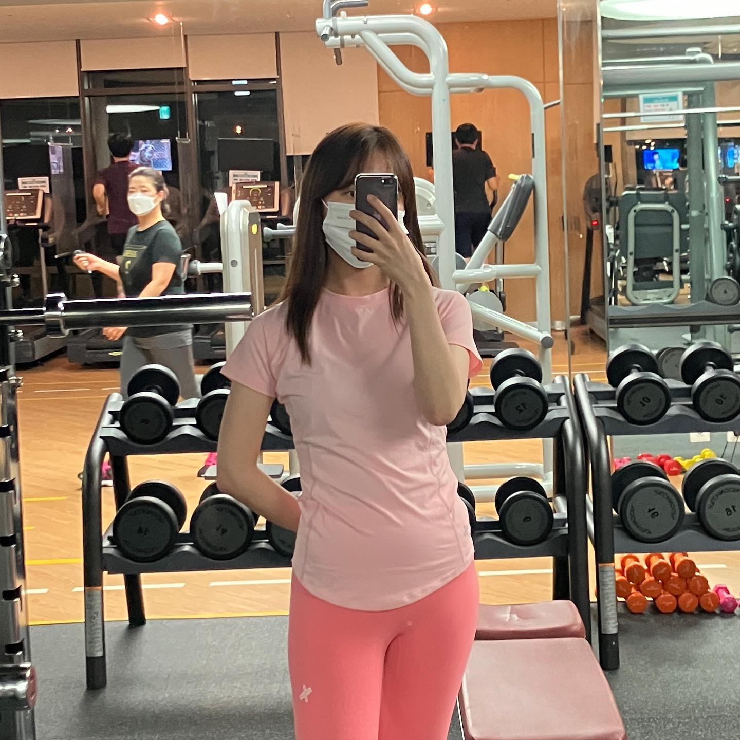 간만에 헬스장 인증✌🏻
내일은 보드 타야지~!
.
.
.
.
.
.
#오운완🏋️ #운동스타그램💪🏻 #운동인증샷📸 #운동기록✏️ #운동하는직딩 #운동하는여자💪 #헬린이스타그램 #운동소통🙌 #운동선팔