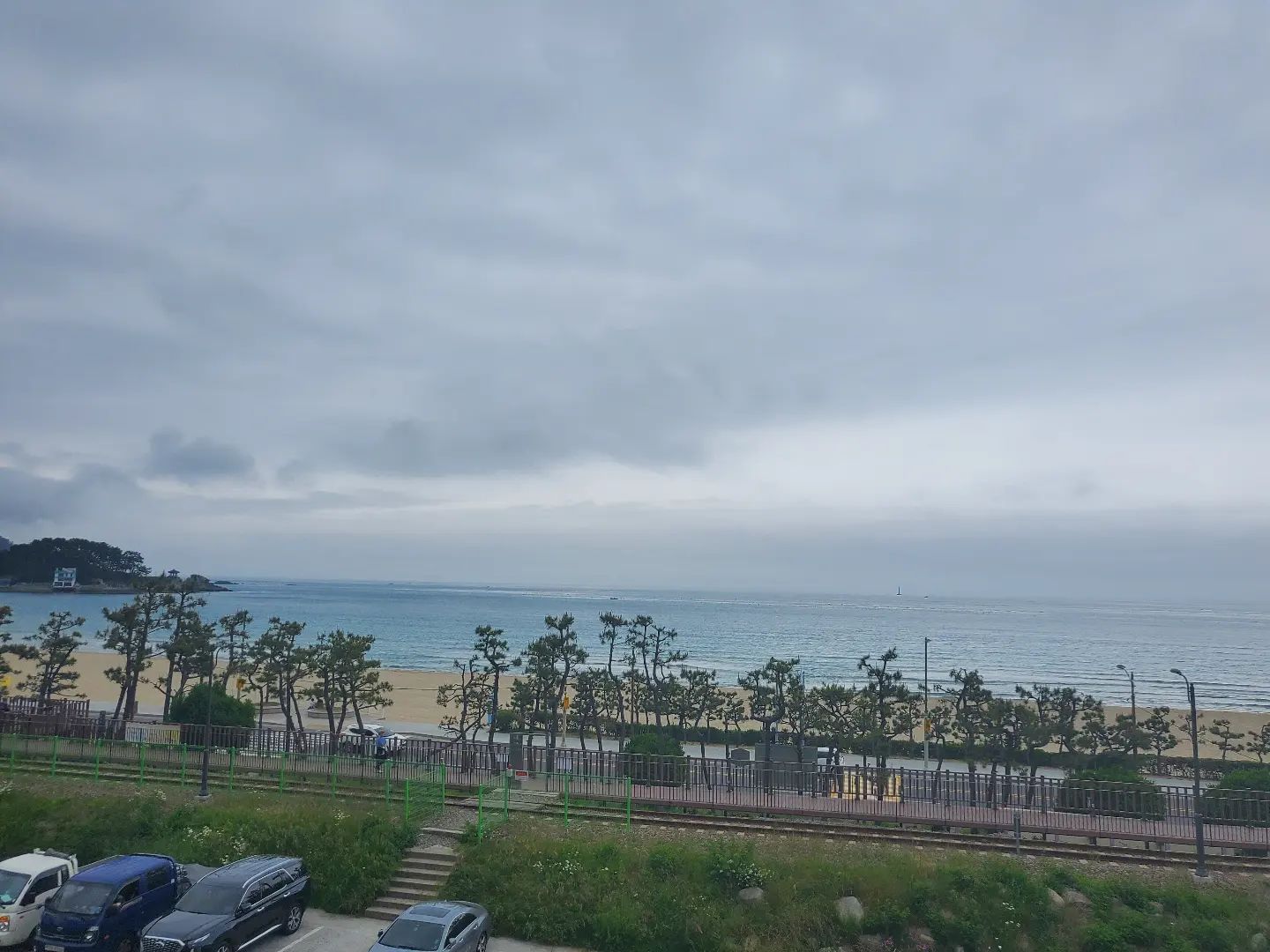 날씨가 흐리네..

하지만 바다는 이쁘네

#송정#부산#부산여행#바다멍#일상#소통