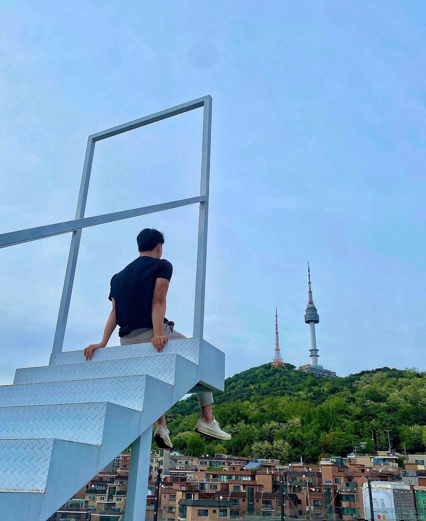 남산 위에 올라가도 180
#눕카페