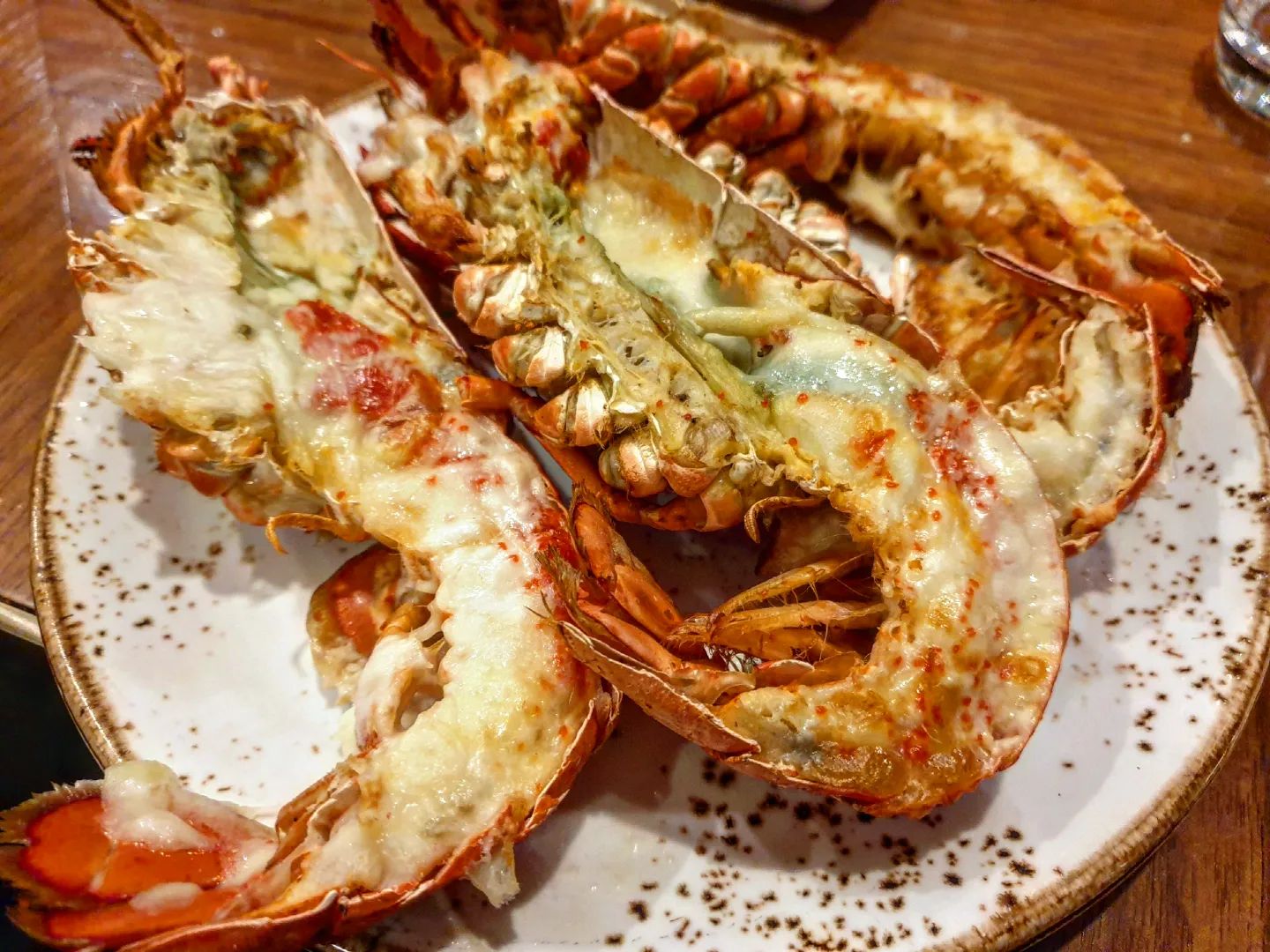 서울 호텔 가성비뷔페 #더가든키친 
#더리버사이드호텔뷔페 #내돈내산 

서울 서초 강남에 위치한 #더리버사이드호텔 에 가성비 좋은 호텔 뷔페를 먹고 왔습니다!

어버이날 기념으로 주말에 부모님 모시고 다녀왔는데 엄청 좋아하셔서 대만족이었습니다🤗🤗

‼️꿀팁‼️ 미리 네이버에서 예약하면 조금 할인해줘서 미리 예약하고 가시면 좋은 자리에  할인받으실 수 있답니다~~

✔ 웨딩홀이 있는 호텔이라서 뷔페 공간이 엄청 넓더라고요~ 근데 구역마다 룸처럼 공간이 나눠져있어서 덜 번잡스러웠어요! 또 8인 이상 가족 분들은 별도 룸으로 예약가능하시니까 이용하시면 좋을 것 같아용

✔ 예약을 하면 1인 1  치즈랍스터를 테이블어 가져다주는데 맛났어용!
음식 가지수가 정말 많았는데, 개인적으로 맛있었던 음식은 #LA갈비 집게발, 간장게장, 새우장, 육회, 스시 등등 넘 맛있더라구요😍😍

디저트🍰🧁🍧 가지수도 많고 젤라또 아이스크림 종류도 6가지여서 넘 맛났습니당

- 와인이랑 맥주도 무한이여서 술 좋아하시는 분들은 최고이실 듯 해요!

가격대비 맛과 가지수까지 만족스러운 서울 호텔뷔페로 만족 후기였습니다💕

📍#더가든키친뷔페
🕒 11:30 - 21:30
🚗 주차비는 무료(필수 발렛이므로 4천원 발렛비)

#서울호텔뷔페 #호텔뷔페 #더리버사이드호텔
#더리버사이드호텔뷔페 #더가든키친뷔페
#가성비뷔페 #해산물뷔페 #뷔페맛집 #서울뷔페 #먹스타그램 #맛스타그램 #맛집스타그램 #카페스타그램 #데이트스타그램 #럽스타그램 #맛집추천 #데이트추천  #먹스타 #먹팔 #먹팔맞팔 #좋아요반사