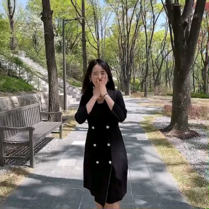 현정 GettingBetter 🙏 on Instagram: “#협찬 #원피스 👗 요즘 캐주얼룩을 주로 입어 포멀룩을 고민하던 차에 아주 제 격인 친구를 만났어요! 바로 단정하고 깔끔한 디자인의 【클릭앤퍼니 럭셔린