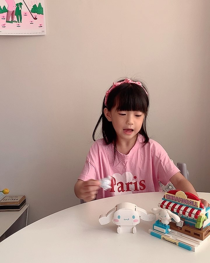 지요미가 좋아하는 시나모롤!!
블럭이 있다니 
시나모롤 인형도 너무귀엽고 
미니어처랑 카페놀이도  너무 재미있어 한참을 잘놀았어요 

.
#시나모롤사랑#구기동#스위트홈#7살딸#7살생일선물#맘라이프#아이가사는집#산리오 #헬로키티 #마이멜로디#폼폼푸린#시나모롤#캐릭터블록#산리오블록#산리오캐릭터즈블록