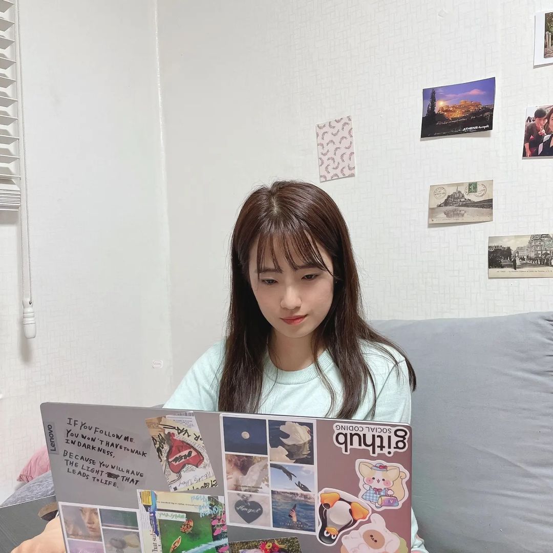 현정 GettingBetter 🙏 on Instagram: “#협찬 인데 찐 공부중 📚 【아인잉글리쉬 화상영어】 여행을 너무 오래 쉬어서 원래도 잘하지 못했던 영어가 더욱 안 나오는 거지 뭐에요....😭 그래서 4월
