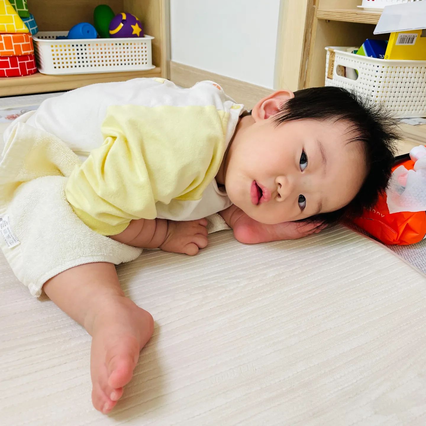 ⁣
시원하게 응아하고,⁣
몸이 가벼워졌나봐?⁣
⁣
엄마닮아 유연하네 😘⁣
⁣
#요즘1일3똥⁣
#먹고싸고먹고싸고⁣