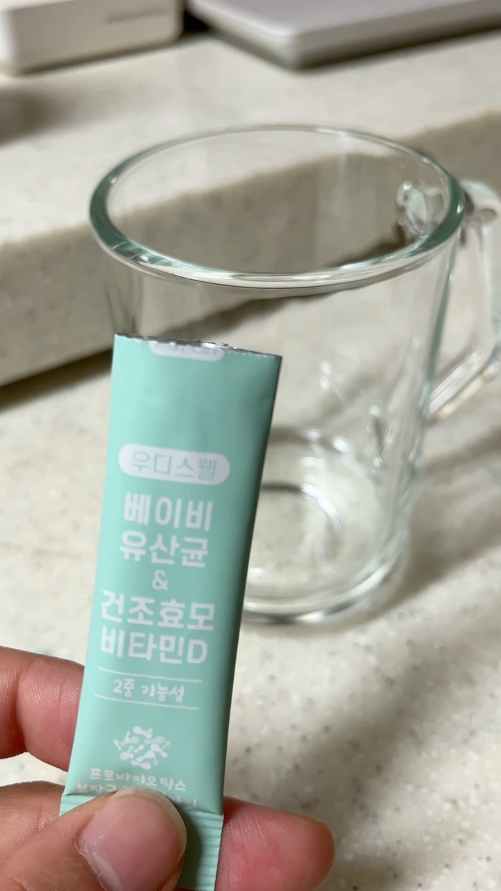 다감이의 하루🤍 on Instagram: “#협찬 #우디스웰 베이비 유산균 & 자연유래 비타민D 유산균 유목민 다감이네 집에 선물이 왔어요😆 신생아때부터 변비로 고생을 많이 해서 유산균을 많이 찾
