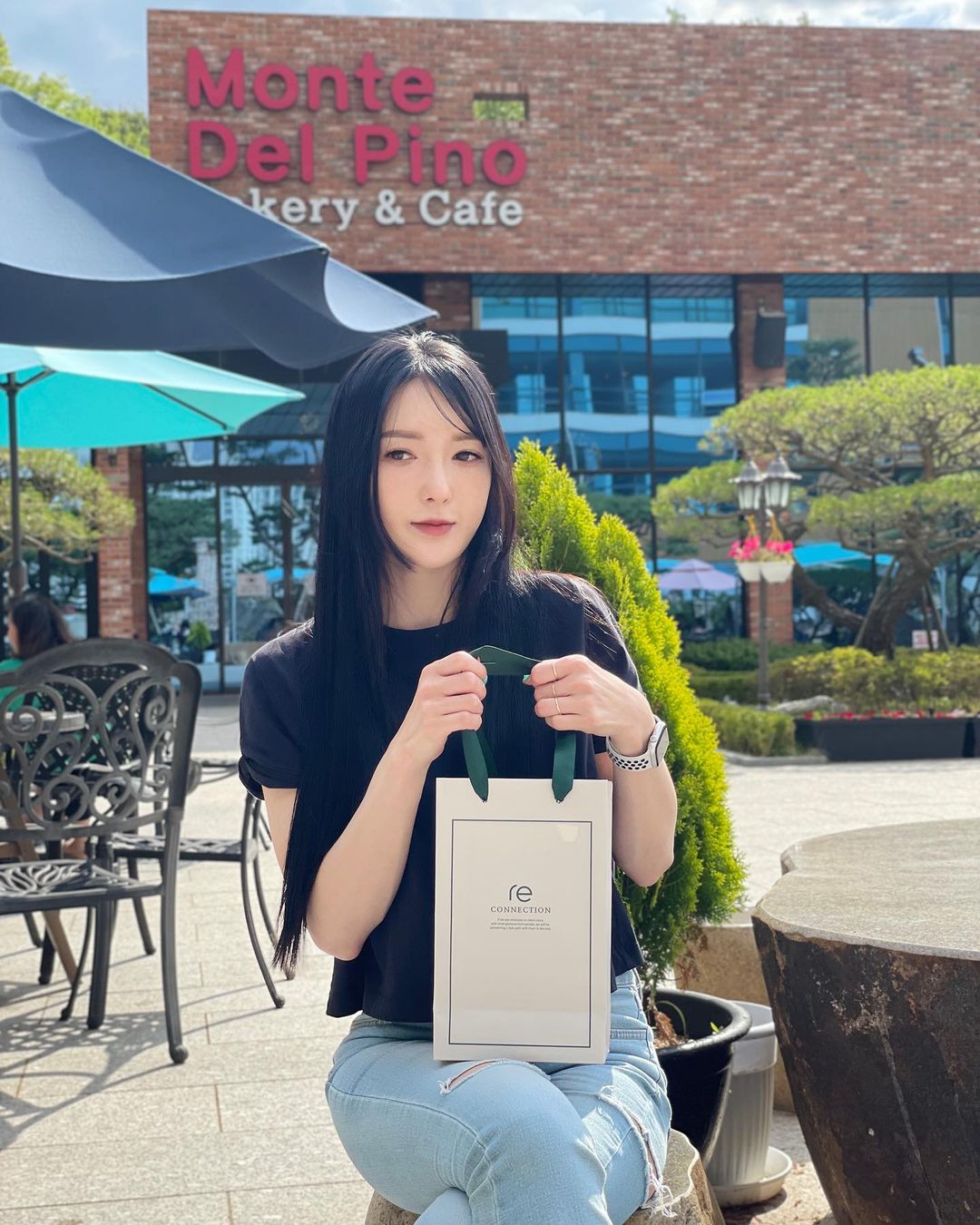 @lee_sol_yu shared a photo on Instagram: “#협찬 너무 고급스런 샴푸🫶🏻 🏷리커넥션 리드 어 웨이브 오브 체인 샴푸 💎더나은삶,더나은 세상을 지향하는 브랜드로 프리미엄 헤어케어 브랜드이며
