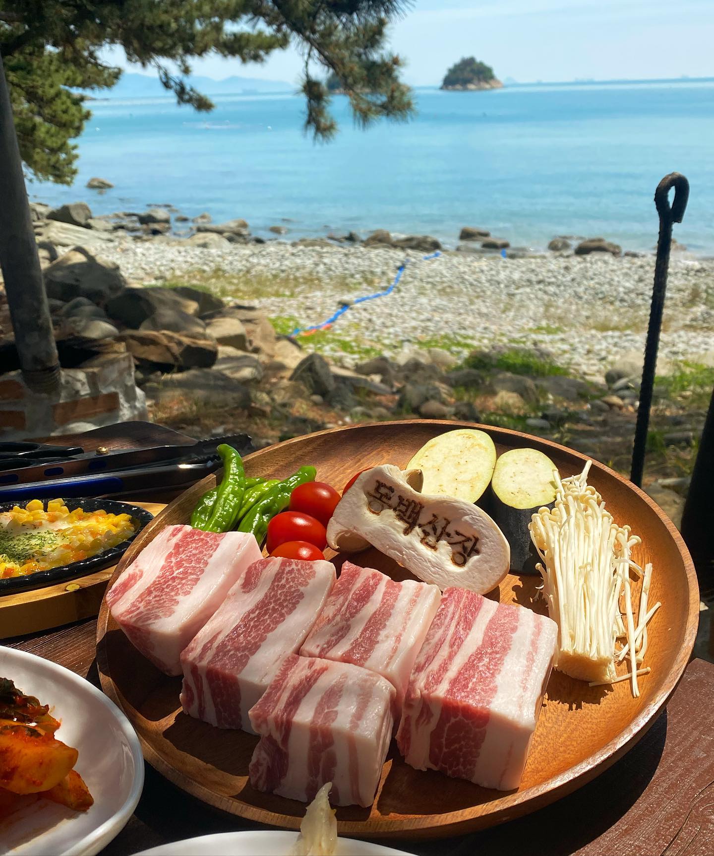 ⠀
#지난피드
⠀
오랜만에 모여서 즐거운 시간🤎
해산물도 싱싱하고 갑오징어회도 맛있고
고기도 너무 맛있네🧡
⠀
#여수#동백산장