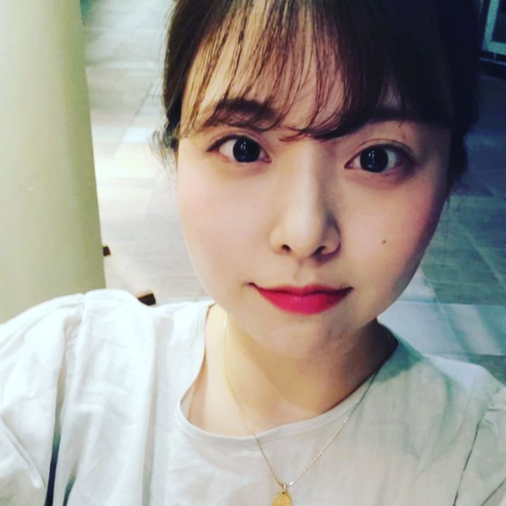 뭐라고 하는지 맞춰보아요💋
#가나다라마바사 #Sweety

ㅋㅋㅋㅋㅋㅋㅋ

 <1번☝🏻>

"아~!
지금 배 너무 부른데~?
음~ 으음☺"

 <2번✌🏻>

"Huh!
나 지금 너무 예쁜데?
?!!!?!!???!????!
Mmmh~"

.
.
.
아핳ㆅㆅ
.
.
.
.
#퀴즈 #맞추면천재 #주접퀸
#장미공원 #가고싶당 #🥀