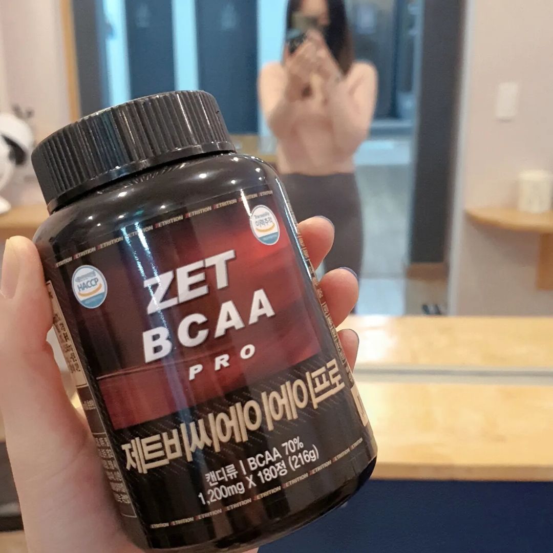 재경 on Instagram: “#협찬 협찬을 받게 되어 근육맨닷컴의 제트BCAA프로를 가져왔어요😊 🔥운동인의 필수품인 BCAA🔥 BCAA는 체내에 합성되지 않는 필수 아미노산으로 회복과 활력에 도움을