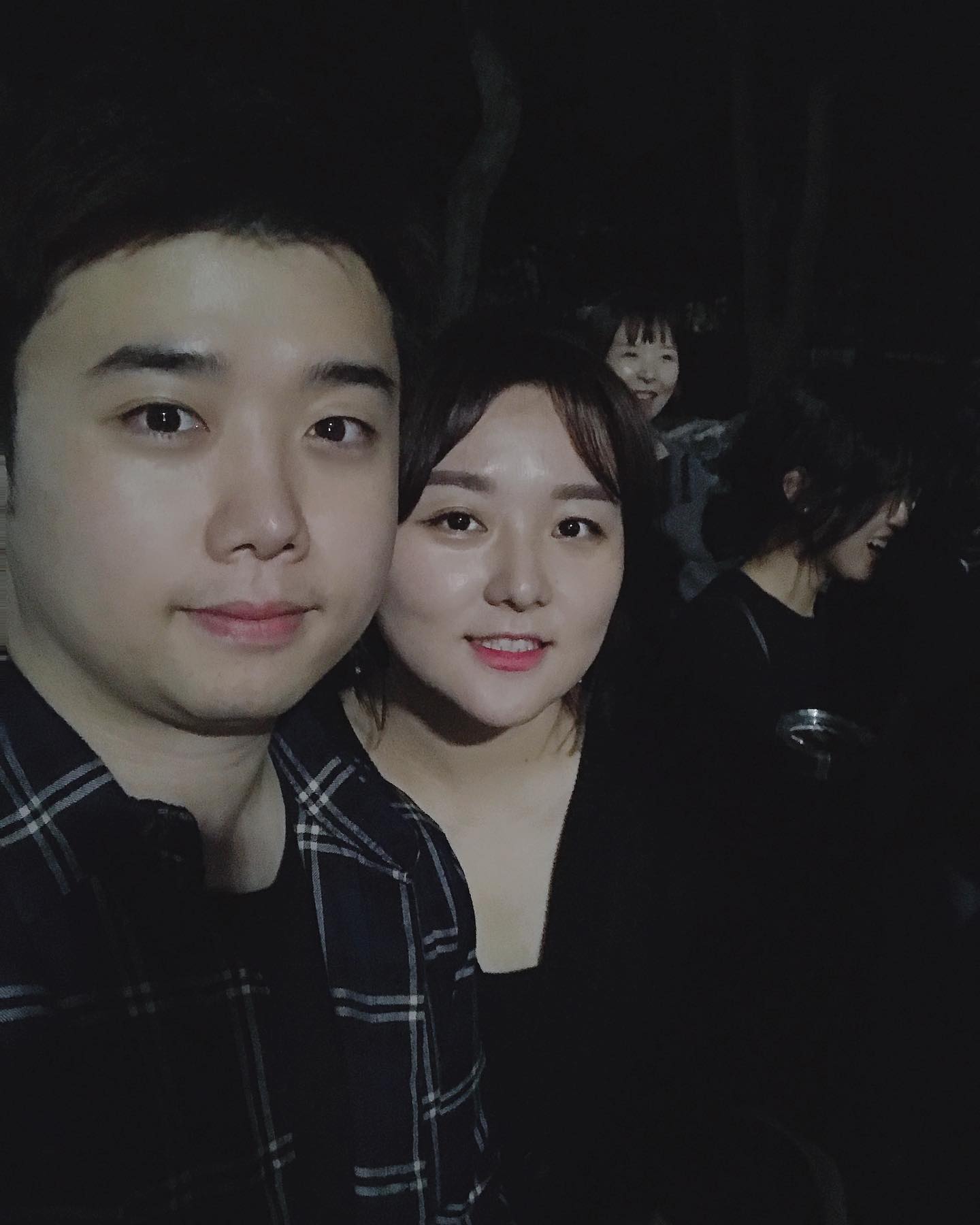 19년 9월의 #특새 
-
함께 캄캄하고 어두운 밤을 뚫고 
새벽을 찾아 기도의 자리에 나아갈 수 있는 
사람이 있다는 것은 그 얼마나 큰 복인가

게다가 그 사람이 
내가 제일 사랑하는 사람이 된다는 것은
너무나 큰 은혜이고 감사🙏🏻💖

이 날 새벽은 중고등부 아이들이 특송을 준비했다
#그들을본받지말라 #세상을본받지말라 
세상을 향해 당차게 선포하며 찬양하는 아이들
새벽 별빛보다도 더 밝고 찬란하게 빛났던✨

#성경 #로마서12장2절

너희는 이 세대를 본받지 말고
오직 마음을 새롭게 함으로 변화를 받아
하나님의 선하시고 기뻐하시고 온전하신 뜻이
무엇인지 분별하도록 하라
-
#토리복이
내가 제일 좋아하는 사진 중 하나📸💖