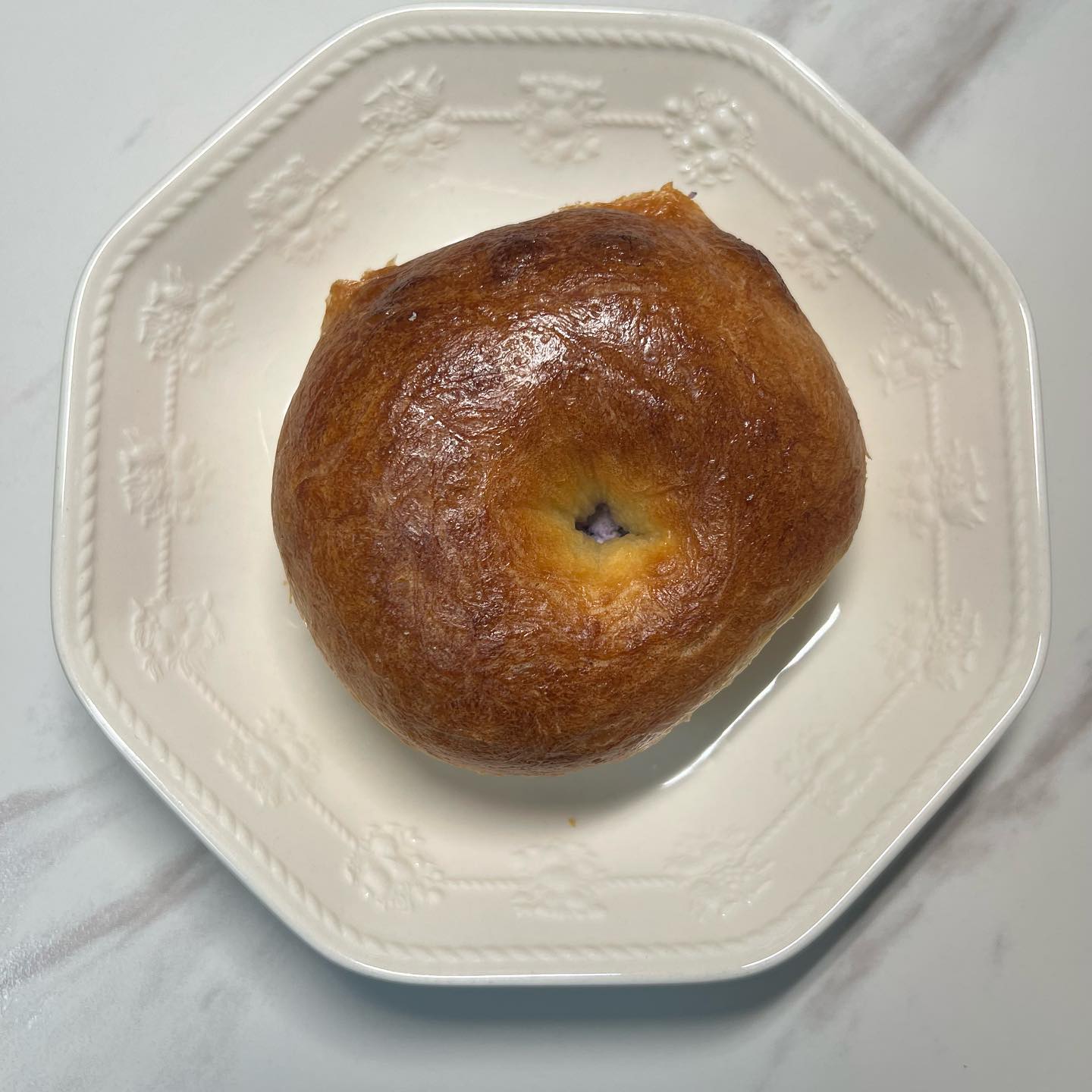 어제 열심히 구운 베이글이랑 블루베리 크림치즈로 아침뚝딱👾 크림치즈는 우유로만 만들어서 크리미한 질감은 덜하지만, 산미 없고 우유풍미가 아주 예술이다👍🏻 베이글은 #호야베이킹 크림치즈는 #넬모레시피 💛