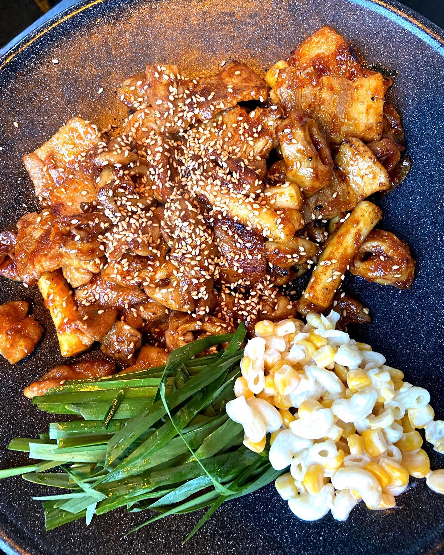 샤로수길에서 맛있는 곱창집 찾는다면 여기!
숯불직화구이로 불맛은 살리고 냄새는 잡고!
저렴한 가격에 푸짐한 양, 분위기도 좋은 곱분이곱창집 추천드립니당😋

#곱분이곱창 #샤로수길맛집 #샤로수길곱창 #곱분이곱창샤로수길점