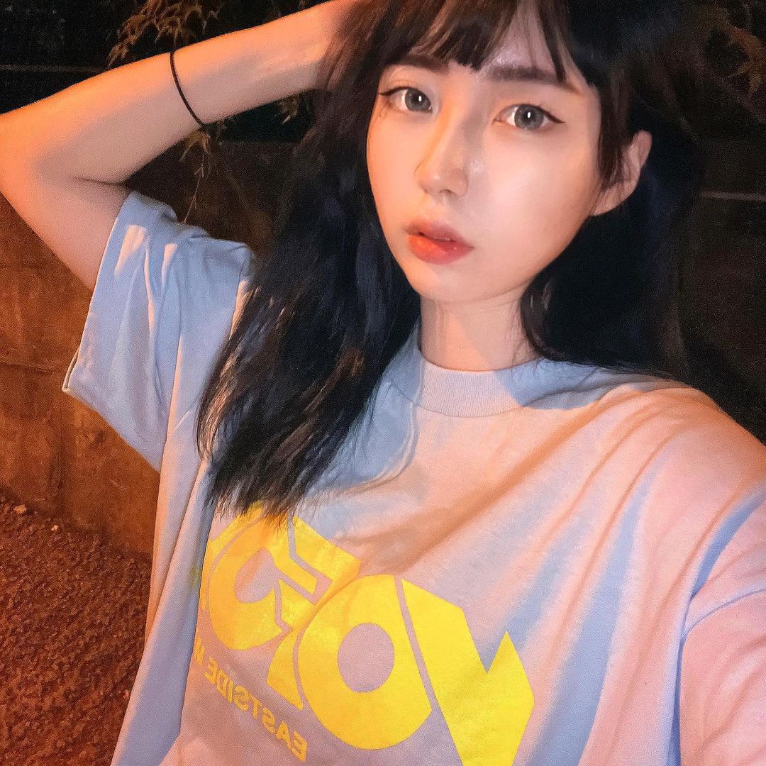 여나’s Instagram post: “Q. 뭐가 달라졌을까요 ~~? 🤔 오랜만에 일주일 풀 출근한 이번주 🥲 다들 불금 잼께 보내세요🔥 #협찬 . . . . . . . . . . #좋반 #좋아요 #서울 #선팔환영 #셀카 #오운완 #헬