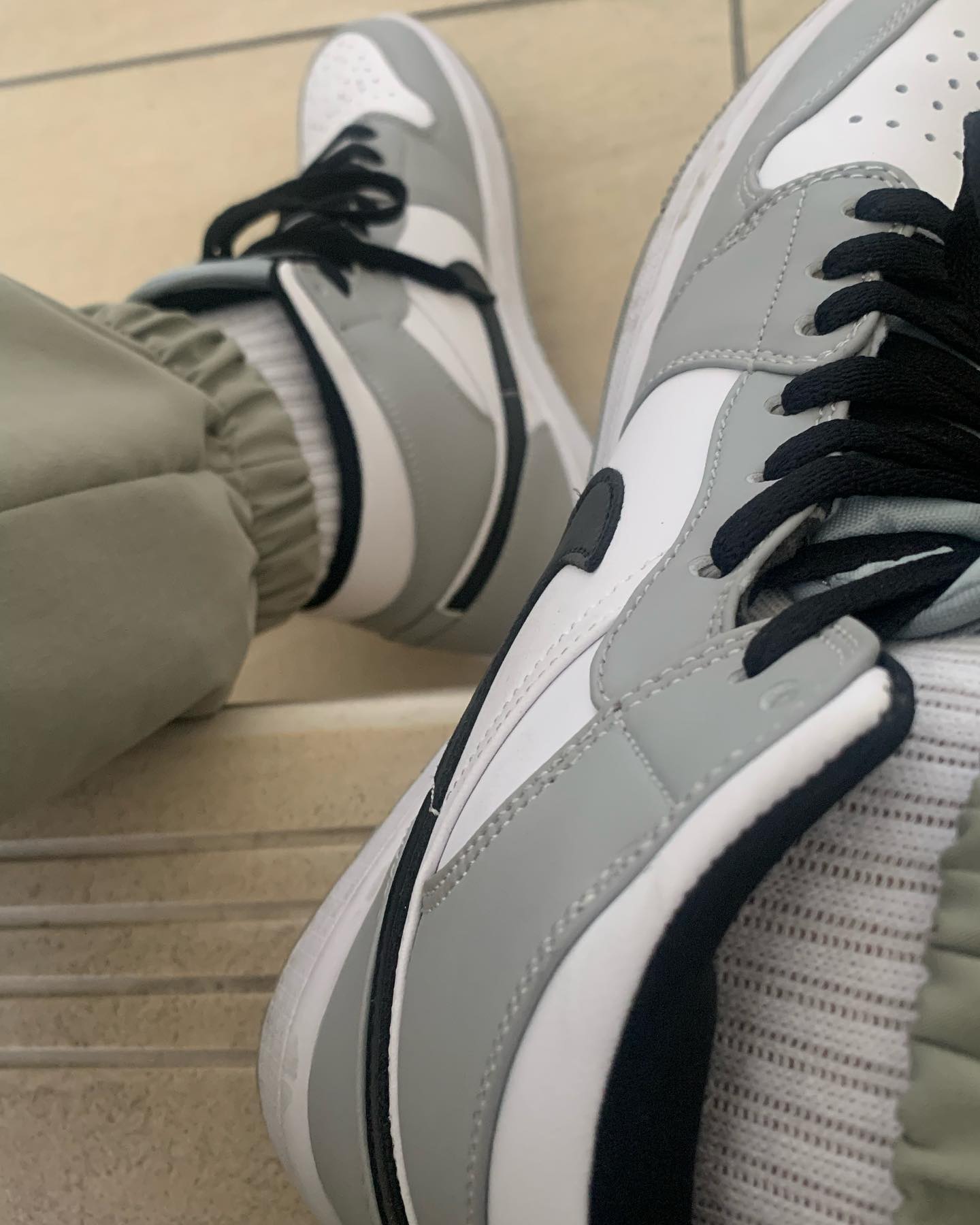 ⬜️