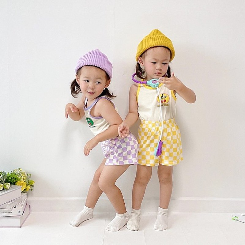 보기만해도 시원~~한 

반팔티+나시​+체크팬츠 3종세트에요!

깜찍한 체크 포인트로 여름느낌 뿜뿜👍

​

어디 놀러갈 때 이 3종세트만 

챙기셔도 걱정없어요😊😊

그냥 봐도 귀여운 옷이라 우리 아가들이 입으면 

초강력 귀여움 폭발 예정💓

❤️ 더 많은 상품은 프로필 링크 GO !!
 댓글 , DM , 카톡 주세요