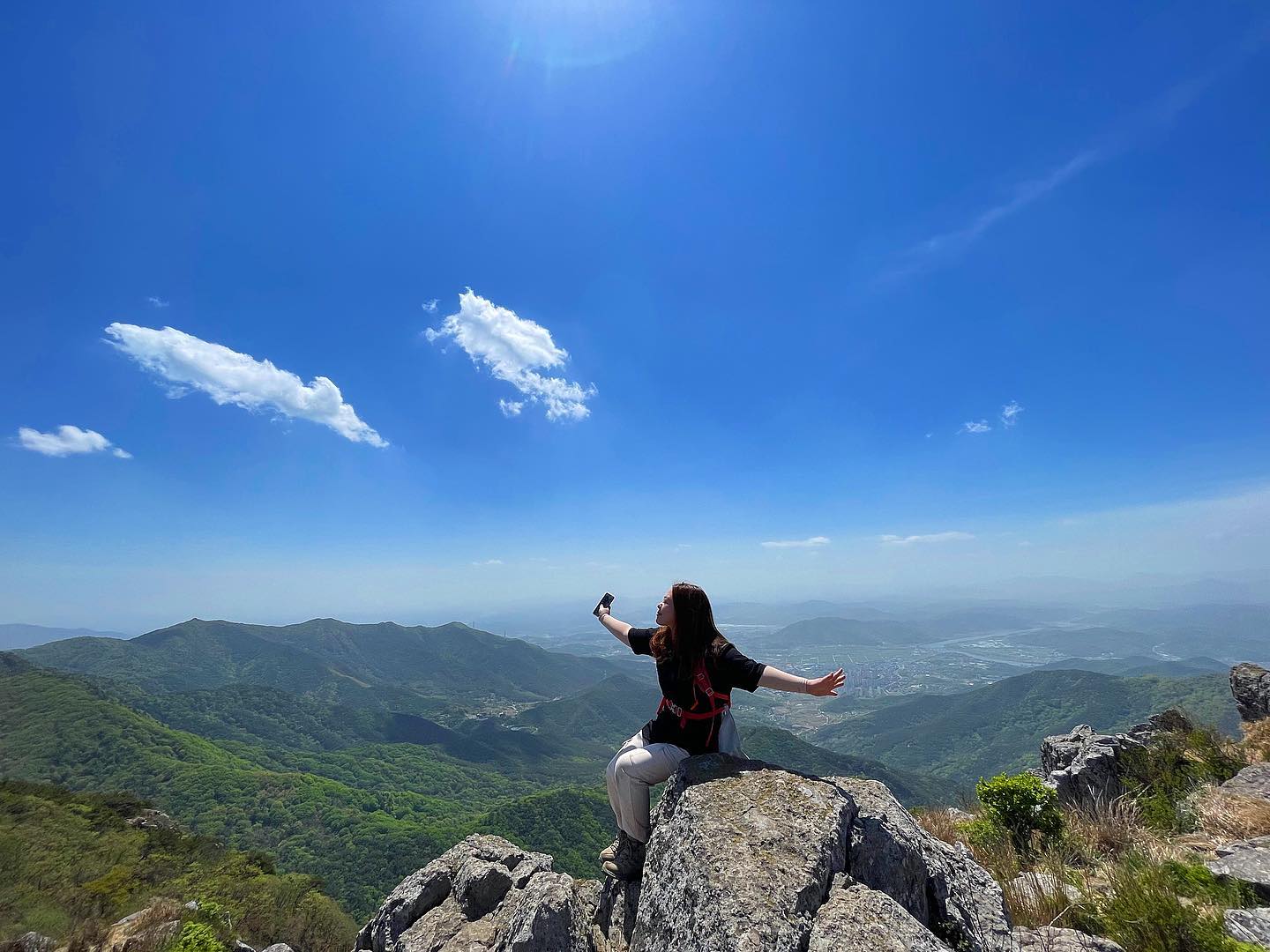 비슬비슬 비슬산 ⛰
⠀⠀⠀⠀
아침부터 대구 간 보람 가득 !
등산은 날씨가 다했고 하산은 페퍼가 페퍼했다
= 전기차타고 하산함 , ♡ 그래도 조아
⠀⠀⠀⠀⠀⠀⠀⠀
tmi. 빠삐코 먹다 앞니 빠짐 ^ㅠ^...
⠀⠀⠀⠀⠀⠀⠀
⠀⠀⠀⠀⠀⠀⠀⠀⠀⠀⠀⠀⠀⠀⠀⠀
⠀⠀⠀⠀⠀⠀⠀⠀⠀⠀⠀⠀⠀⠀⠀
⠀⠀⠀⠀⠀⠀⠀⠀⠀⠀⠀⠀⠀
⠀⠀⠀⠀⠀⠀⠀⠀⠀⠀⠀⠀⠀
⠀⠀⠀⠀⠀⠀⠀⠀⠀⠀⠀⠀⠀⠀⠀
⠀⠀⠀⠀⠀⠀⠀⠀⠀⠀⠀⠀⠀⠀
⠀⠀⠀⠀⠀⠀⠀⠀⠀⠀⠀⠀⠀⠀
⠀⠀⠀⠀⠀⠀⠀⠀⠀⠀⠀⠀⠀
⠀⠀⠀⠀⠀⠀⠀⠀⠀⠀⠀⠀
⠀⠀⠀⠀⠀⠀⠀⠀⠀⠀⠀⠀⠀
⠀⠀⠀⠀⠀⠀⠀⠀⠀⠀⠀⠀⠀
⠀⠀⠀⠀⠀⠀⠀⠀⠀⠀⠀⠀⠀
#대구 #비슬산 #천왕봉 #등산 #비슬산천왕봉
#100대명산 #⛰ #블랙야크100대명산 #bac
#부산등산 #경남등산 #대구등산 #산악회 #산행
#오운완 #등산은가을에가야지 #여름등산 🙏🏻