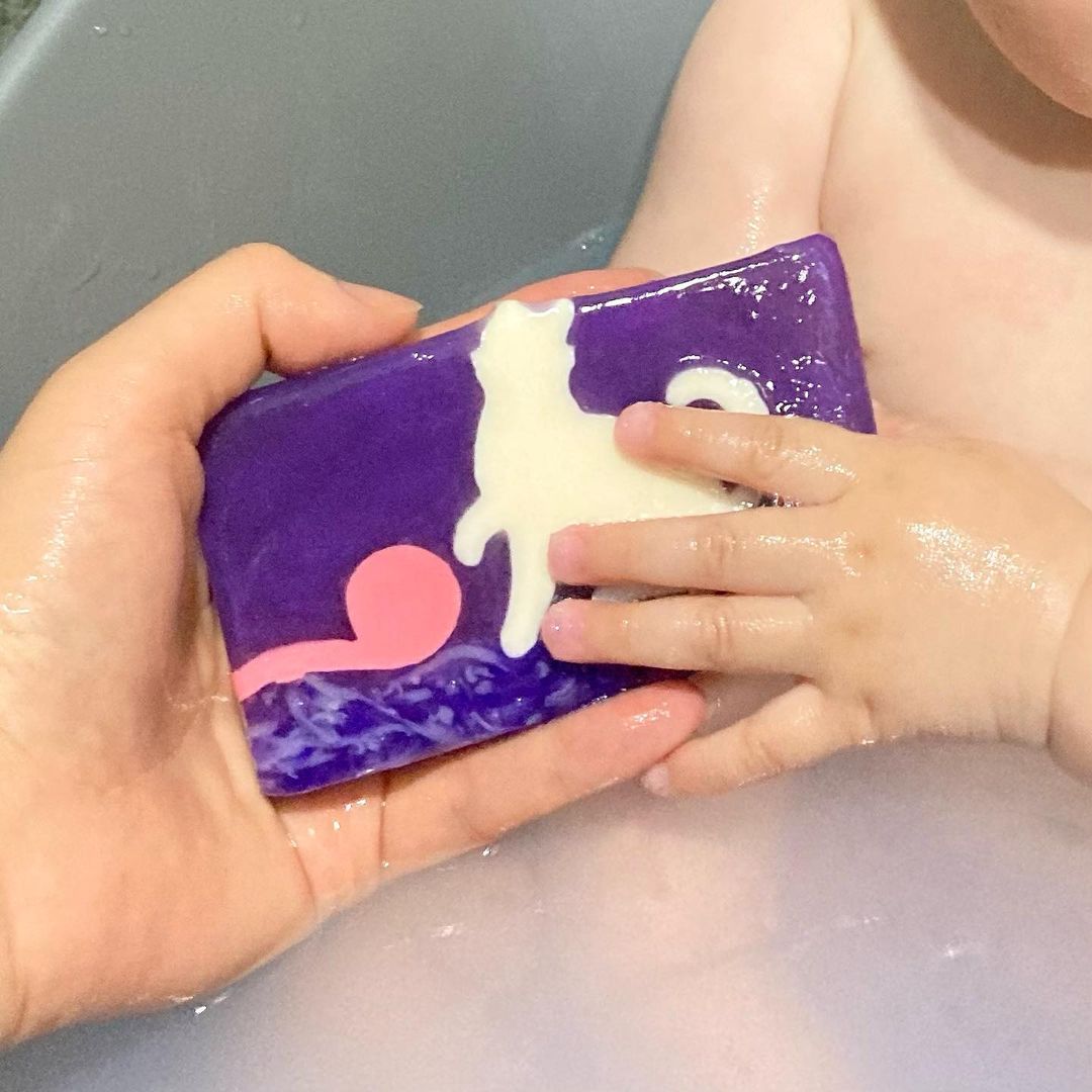 ෆ 리한,리호 ෆ on Instagram: “예민하고 예민한 리호피부에 너무 좋은 합성 계면활성제가 첨가되어 있지 않은 바디솝 ˃̵ᴗ̵ ˂̵ 비누지만 10초면 풍부한 거품 발생 ෆ 식물성 글리세린과 아
