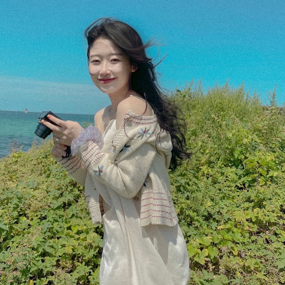 안녕하세요 

주희 언니입니다.
2022년 7월 8일
26살의 꽃다운 주희가 
하늘에 별이 되었습니다. 

경황이 없어 한분한분 연락 못드리고 
인스타그램으로 먼저 소식 전하게 되어 죄송합니다. 

장례식장에 참석해 주시어 주희의 마지막 가는길 인사해 주시면 감사하겠습니다 

빈소가 부족하여 7월 9일 10시부터 발인날까지 장례를 치를 예정입니다
장례식에 참석해 주시어 주희 가는길 인사해 주시면 감사하겠습니다. 

주희를 사랑해주시고 아껴주시고 
지켜봐주신 많은 분들께 감사드립니다.

빈소: 서울성모장례식장 6호실 (빈소전화:02-2258-5959) 
/ 서울특별시 서초구 반포대로 222

발인: 2022년 07월 10일 오후 12시 30분

장지: 서울추모공원 

오시는길: 고속터미널 7번출구 길건너편 가톨릭대학교 서울 성모병원